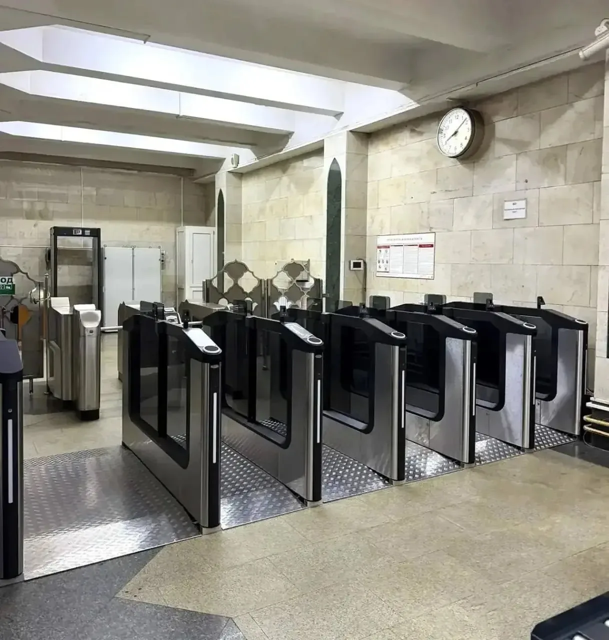 🚇 В метро «Площадь Тукая» меняют турникеты