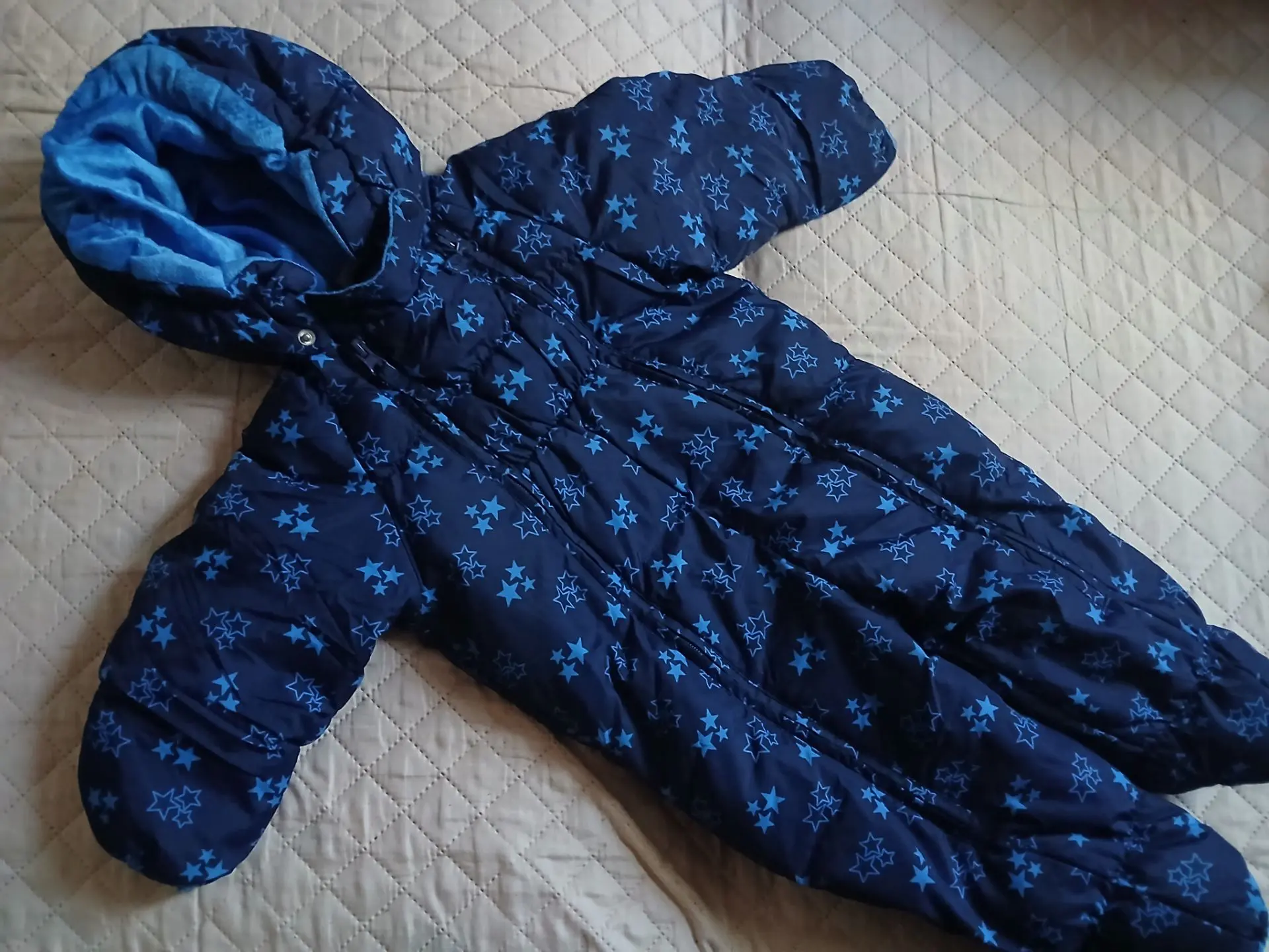 Продам комбинезон на мальчика
