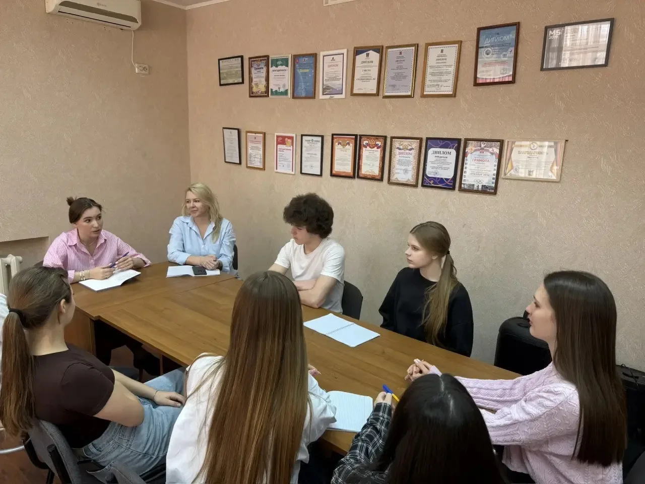 💥Круглый стол «От идеи к действию: ученики и администрация вместе!» успешно прошел в нашей школе!💥  