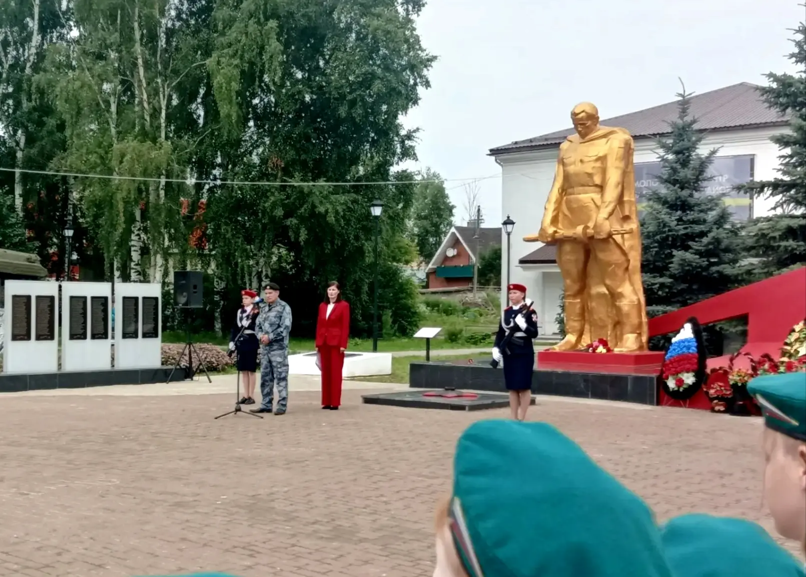 🇷🇺 Вчера наши ребята приняли участие в митинге, посвященном Дню ветеранов боевых действий. Это важ