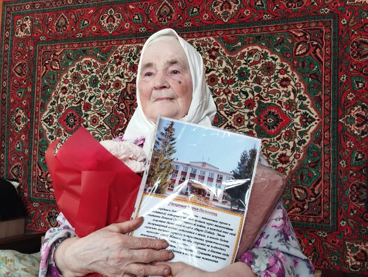 СВОЙ 90-ЛЕТНИЙ ЮБИЛЕЙ ОТМЕЧАЕТ МАРИЯ ВАСИЛЬЕВНА КУЗНЕЦОВА ИЗ КЛИМОВСКОГО ПОСЕЛЕНИЯ.