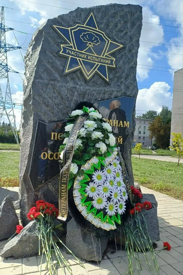📢Сегодня на Московском шоссе состоялась церемония возложения цветов к памятнику ветера...