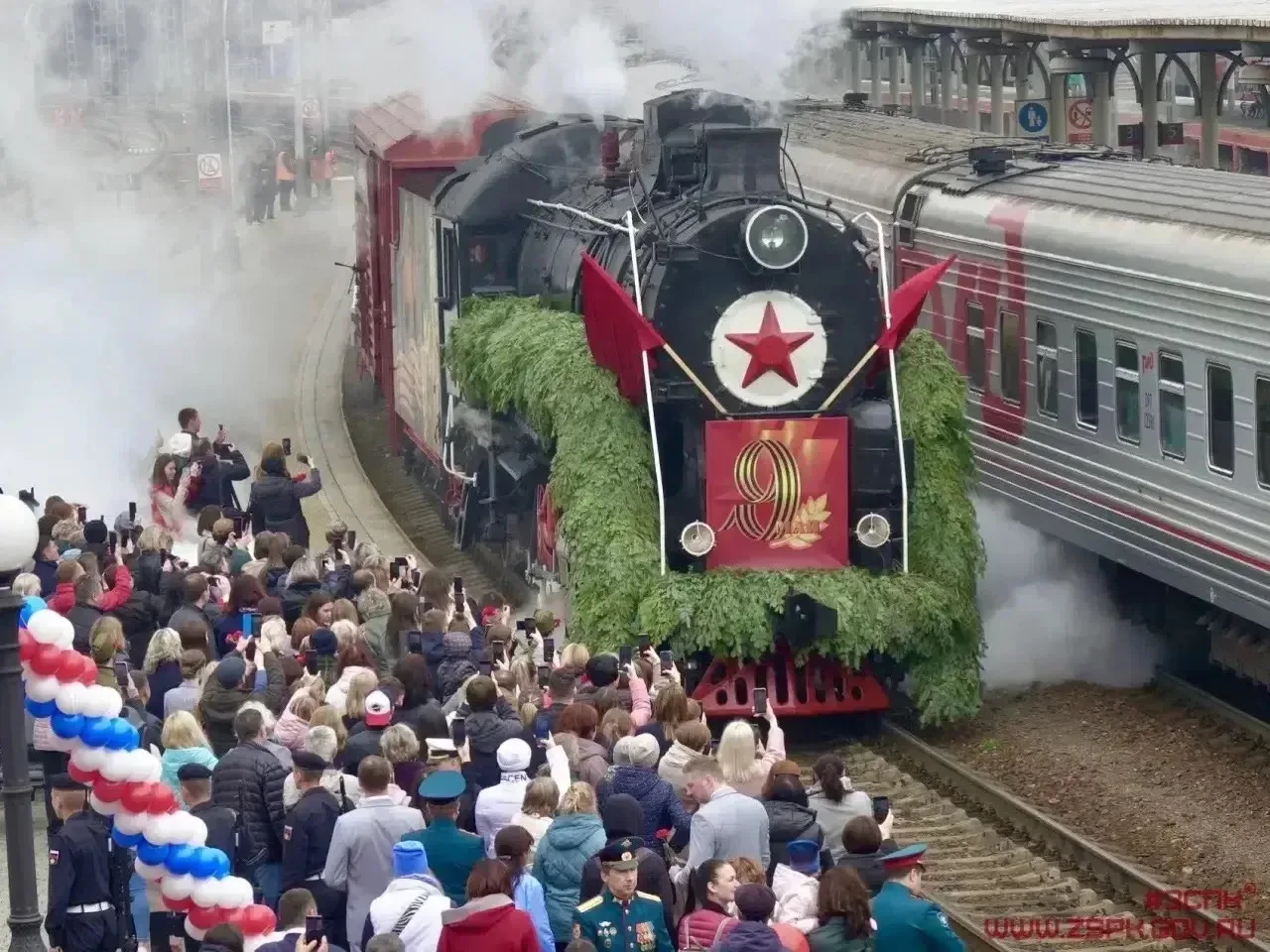 🚂🇷🇺 «Поезд Победы» едет в Новосибирск!
Ребята, держитесь за поручни истории! Легендарный «Поезд П