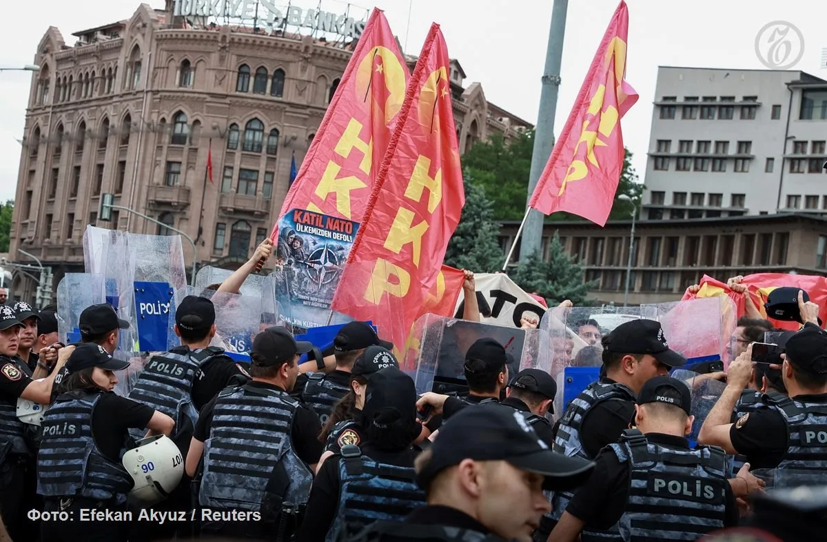 Более 100 человек задержали в Турции на протестах против НАТО, передает Reuters.