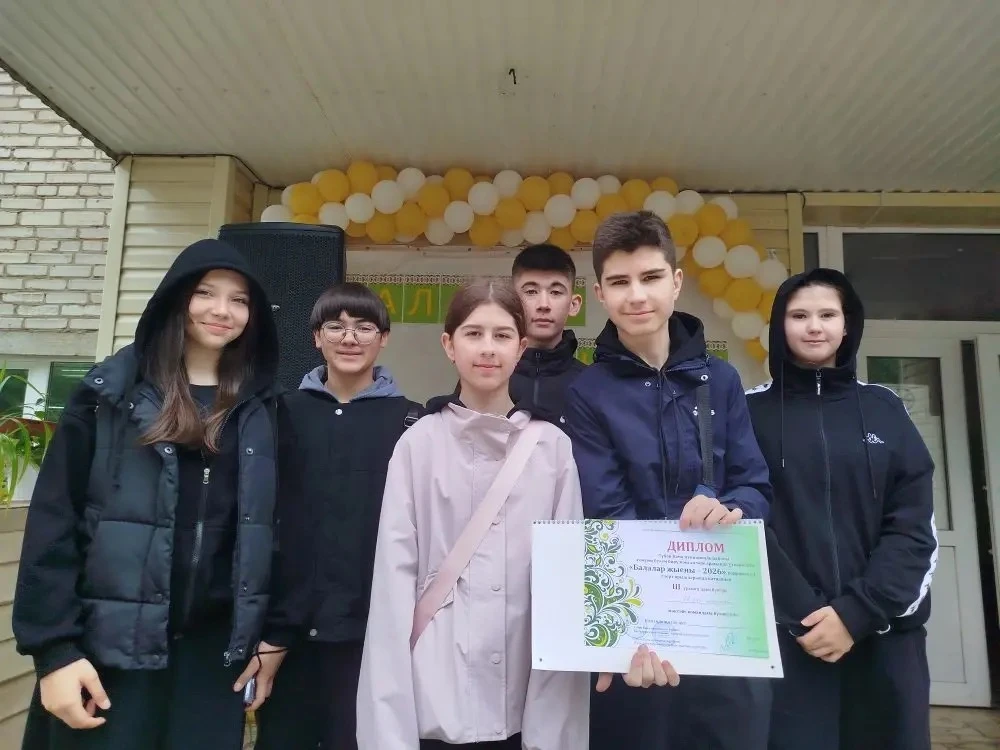 Малый Сабантуй🎈🎉

29 мая наша команда "Ялкым"  заняла 🥉 место в детском национальном празднике, к
