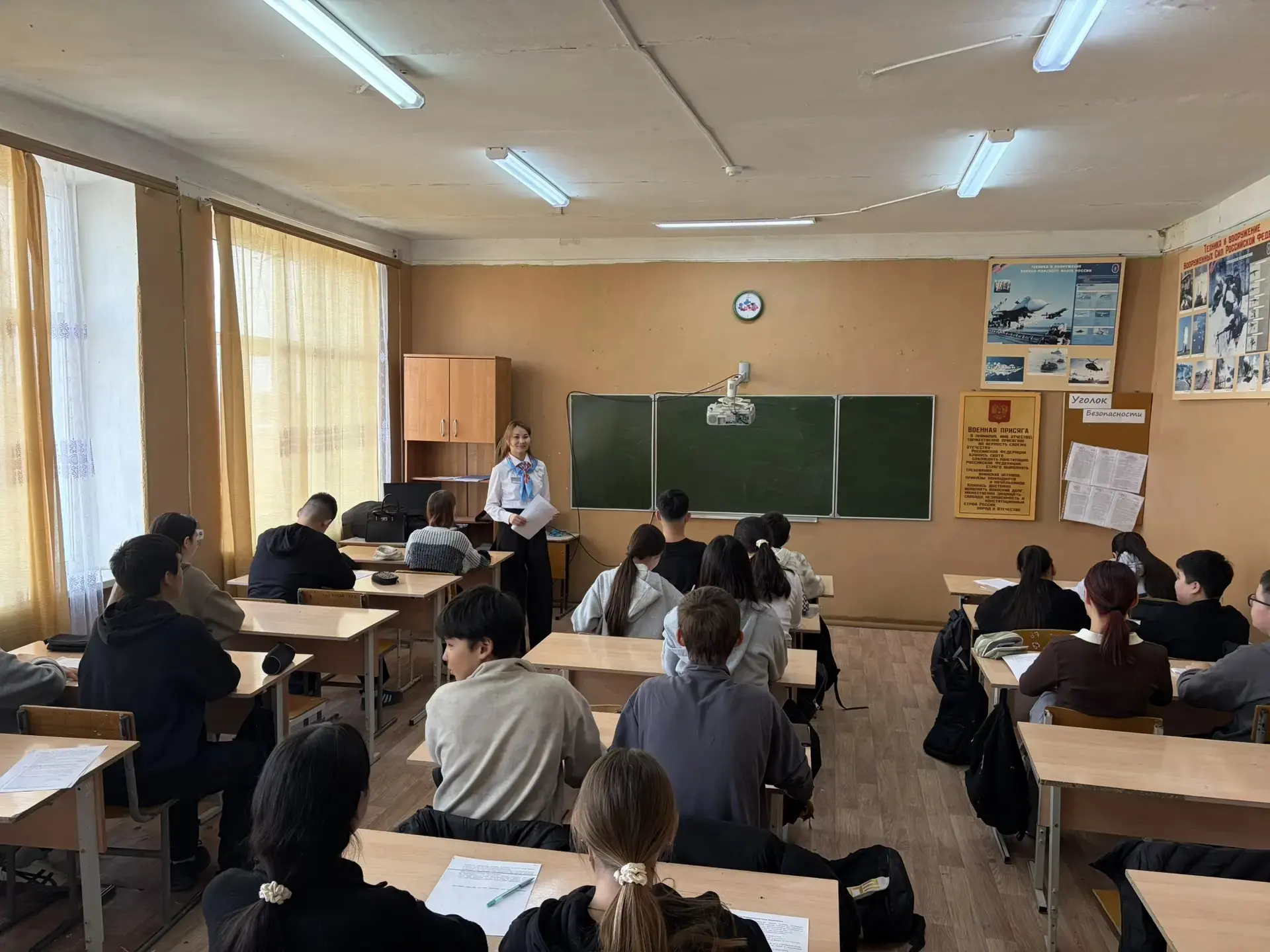 🧭 Курс на профессиональное будущее: встречи с Кадровым центром  В нашей школе прошел цикл профориент