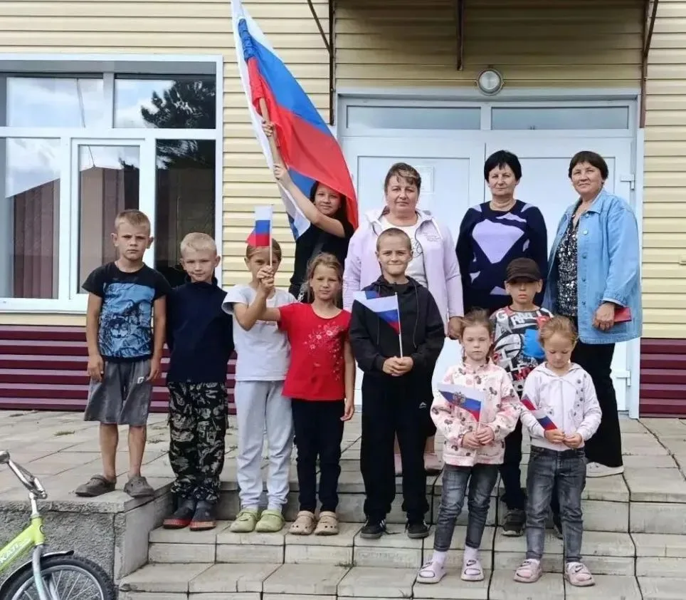 Накануне Дня Государственного флага Российской Федерации специалисты Голубовской библио...