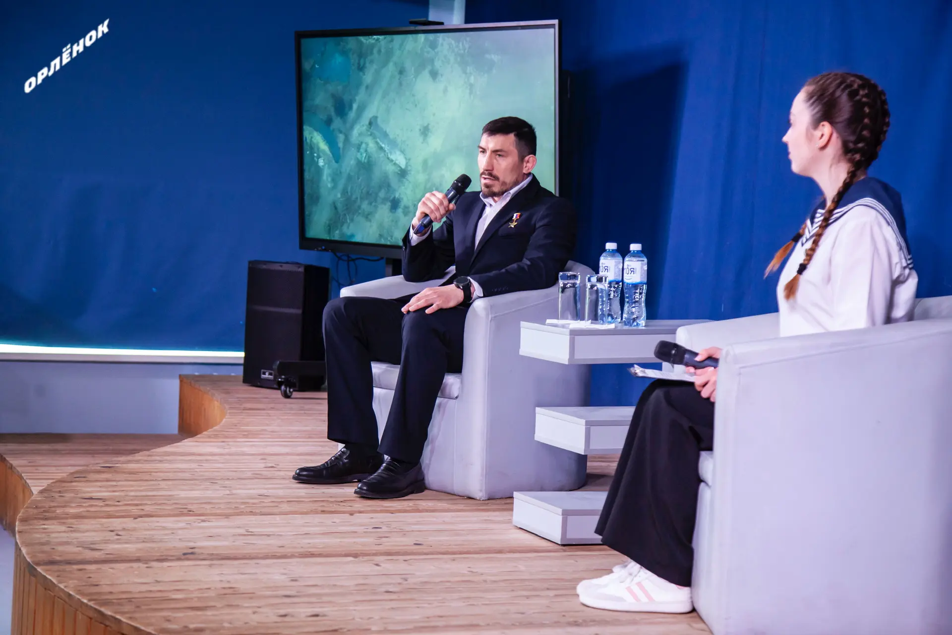 Всегда идти вперёд и становиться сильным 💪  В «Орлёнке» девчонки и мальчишки встретились с Героем Ро
