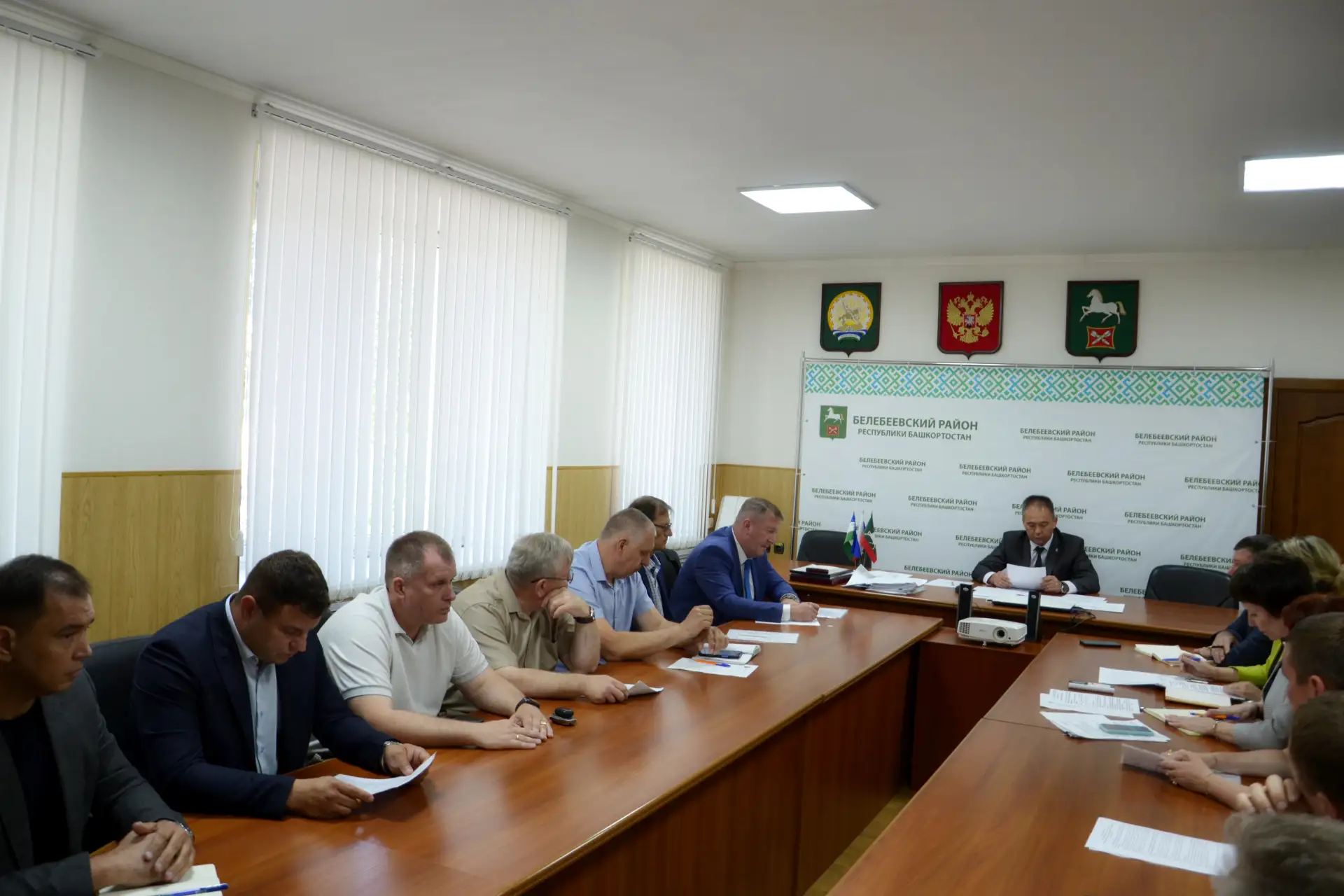 Провел совещание с руководителями ведущих промышленных предприятий района.