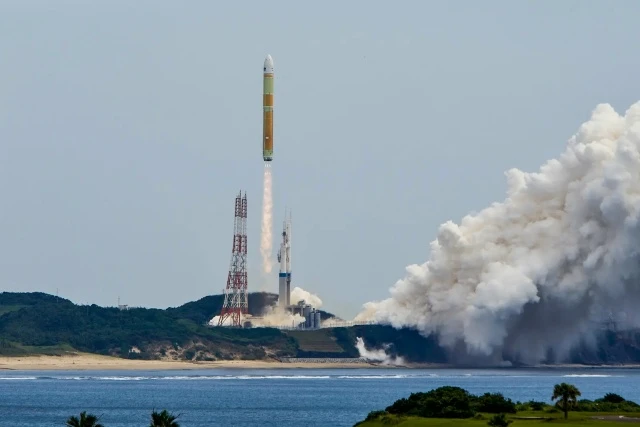 JAXA успешно запустило ракету-носитель H3 в новой конфигурации H3-30 — без твердотопливных ускорител