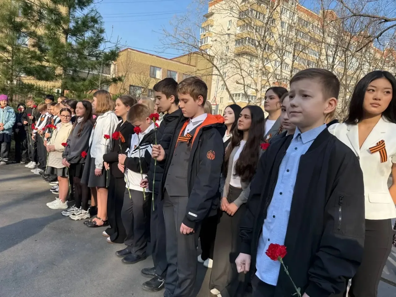 Сегодня в нашей гимназии состоялась традиционная линейка, посвящённая началу новой учебной недели и 