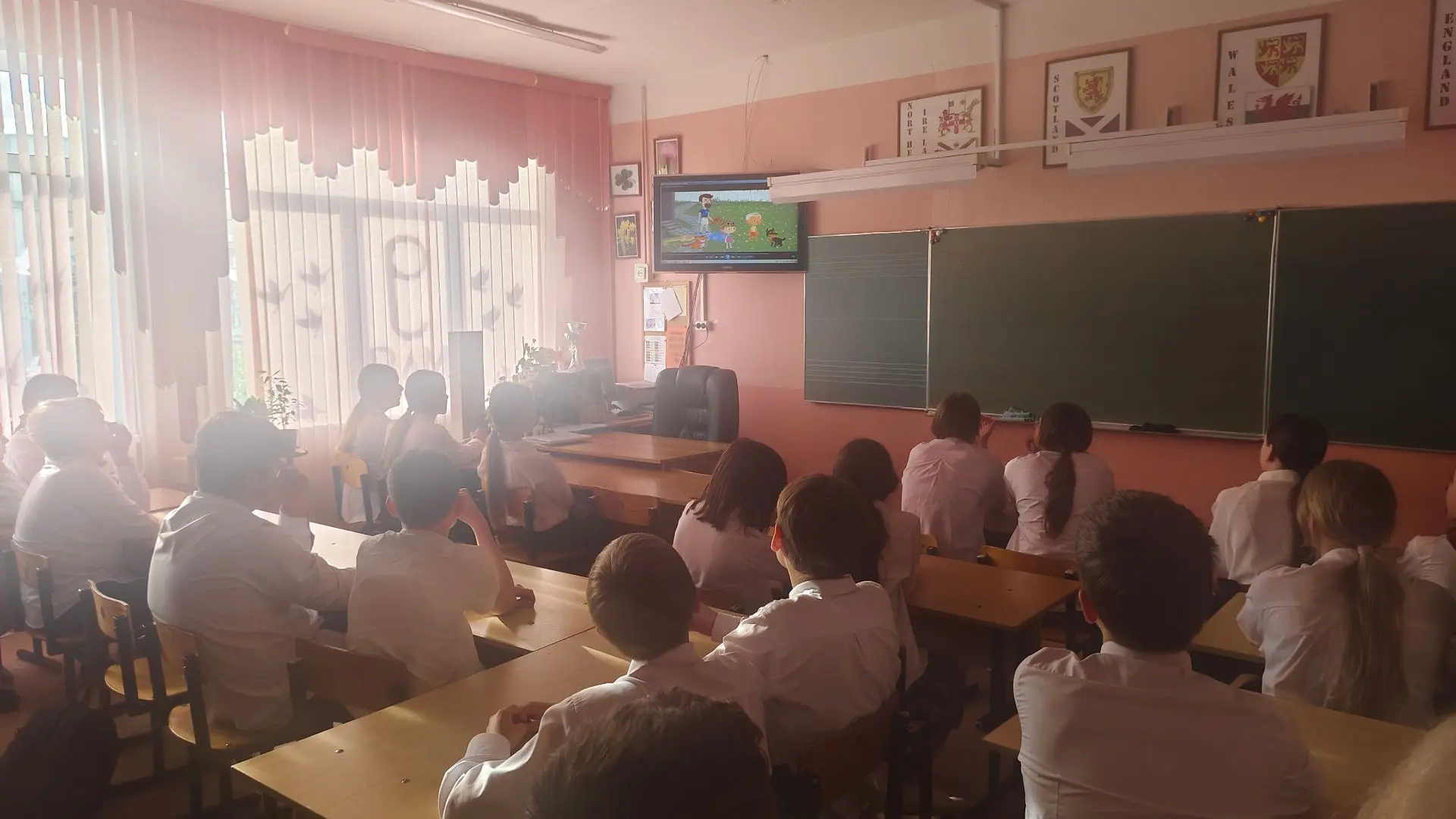✅Очередное занятие цикла «Моя семья» посвящено семейный быту в больших и малых городах. Наша задача 