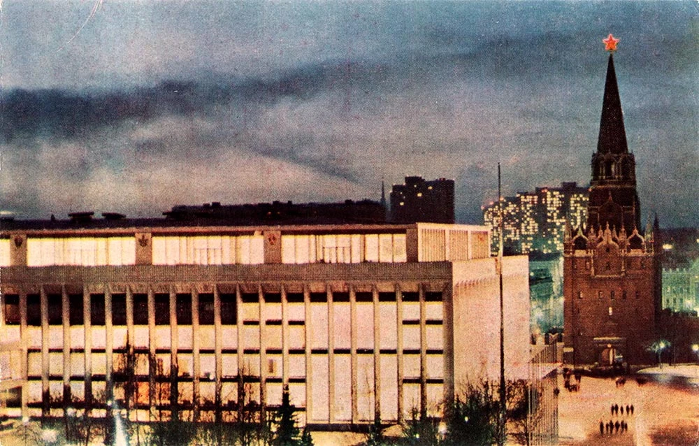 Кремлёвский Дворец съездов вечером 1972 года 🌅

#ГКД65