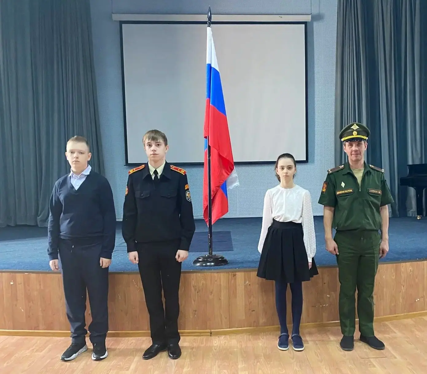 Отличное начало учебной недели  🇷🇺 Каждый понедельник в нашей школе начинается с важной и торжествен