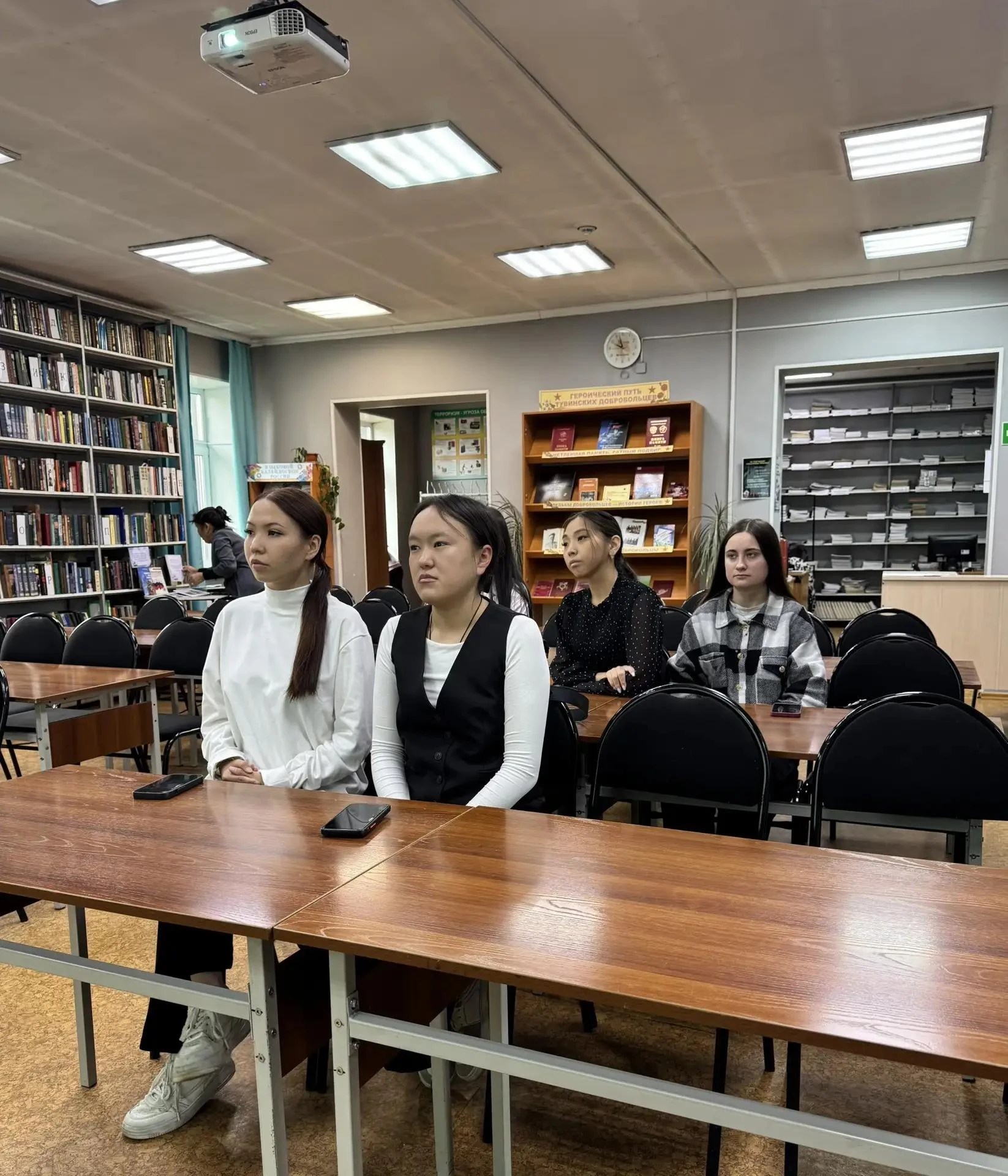 😃В универсальном читальном зале прошла интерактивная беседа «Жизнь прекрасна»