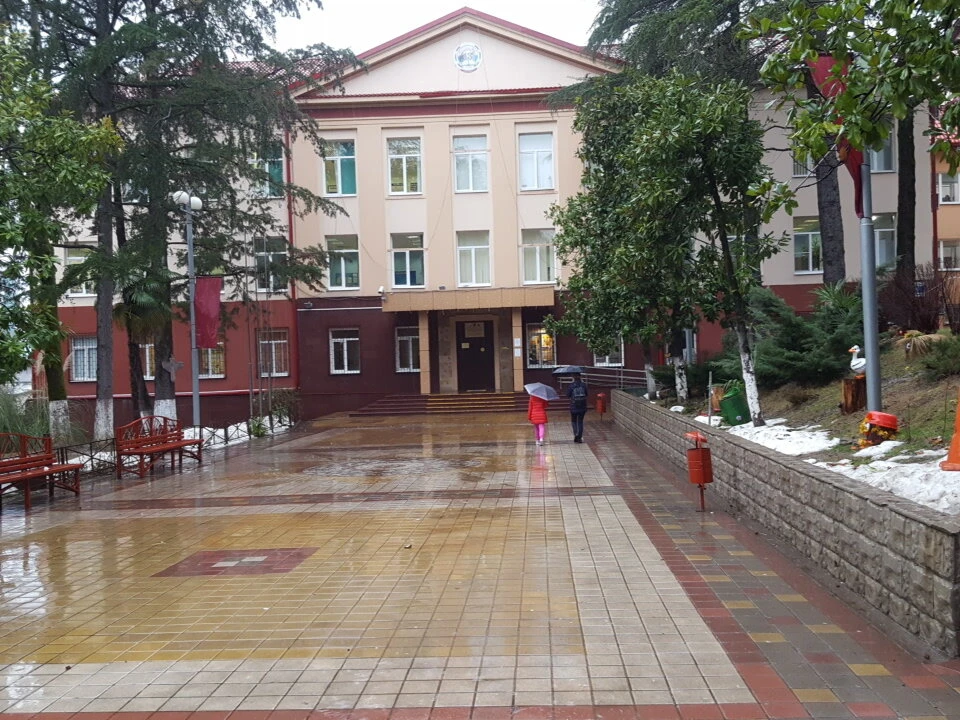 Сочинец пожаловался на директора школы №13 из-за отказа в приёме ребёнка в первый класс

Мужчина рас