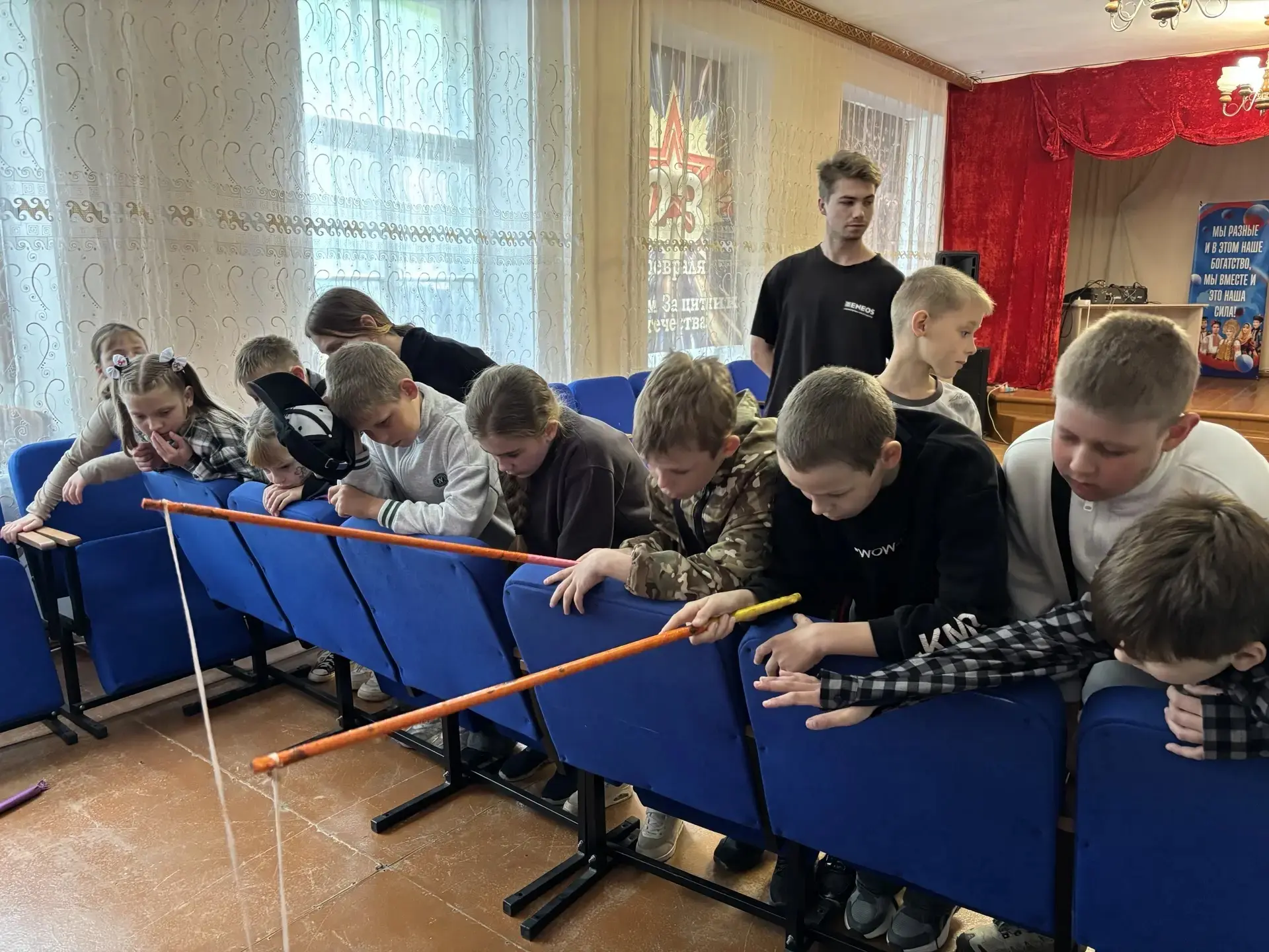 Ученики 2 отряда проходили квест «Сокровища пиратов».  Ребятам удалось пройти все испытания и  найти