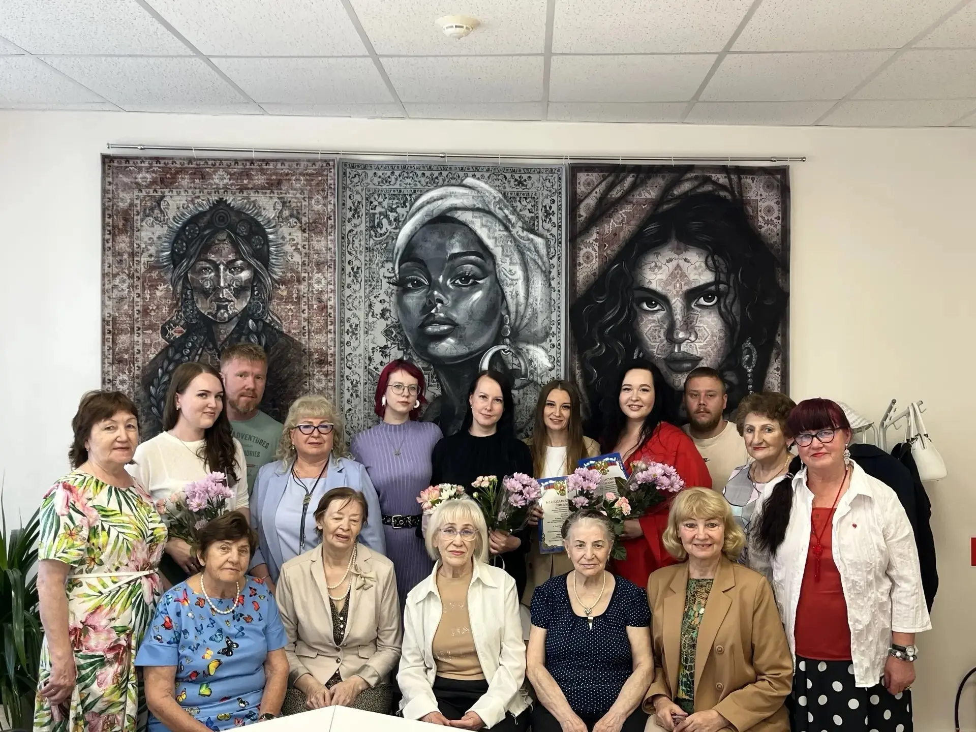 Педагоги без формата

🌺Летом особенно хочется вдохновения. Где его черпать? На выставке!

В Доме Уч