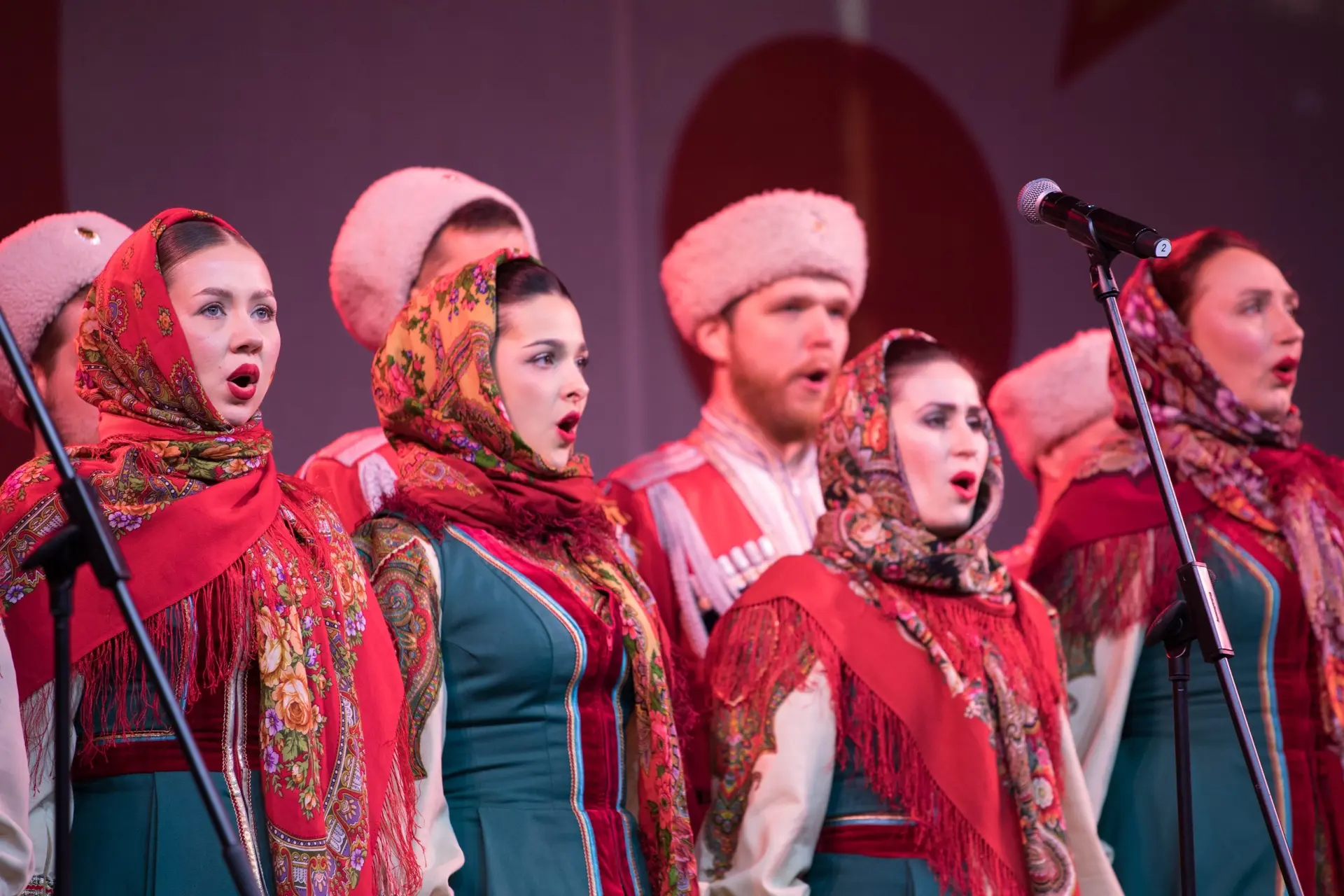 «Кубанский казачий хор выступает перед курганцами в День Победы    Выступлением государственного ака