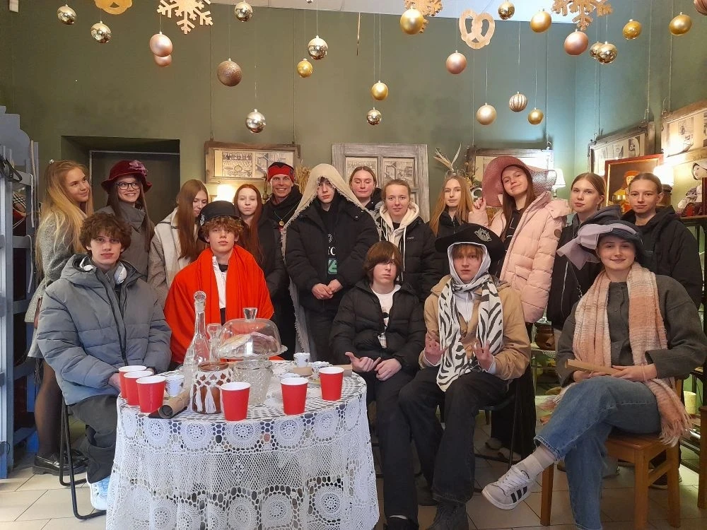 Ученики 10 А и 10 Б классов совершили путешествие в один из самых атмосферных городов Ленинградской 