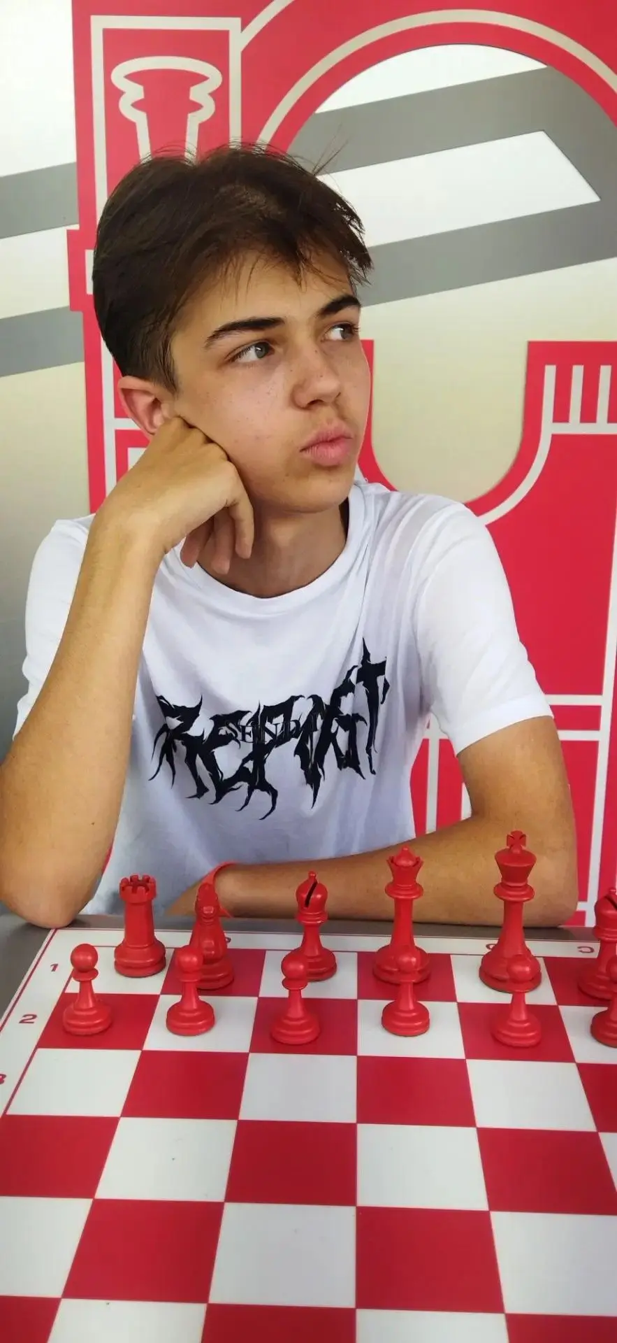 ☀️ Шахматы + каникулы = идеальная формула!

Сегодня Международный день шахмат, а наши ученики как ра