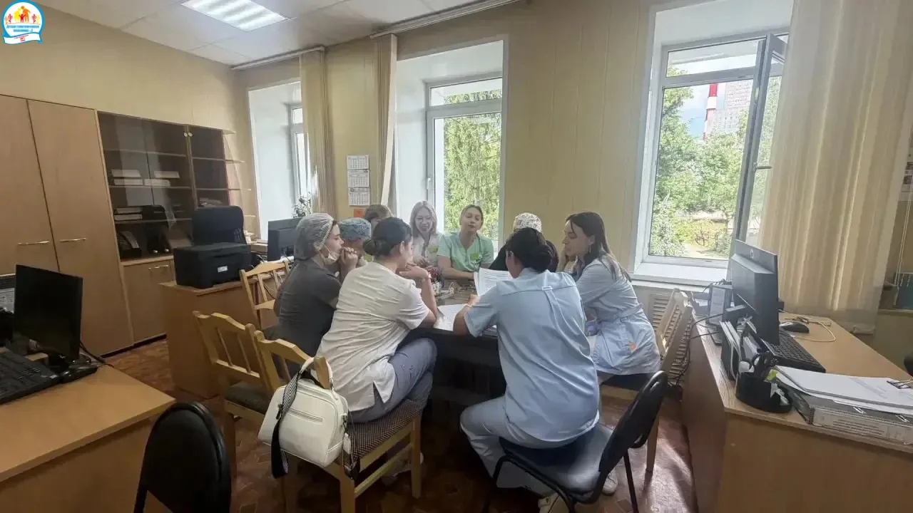 Каждую неделю в лечебно-хирургическом отделении поликлиники проходят собрания под руководством завед