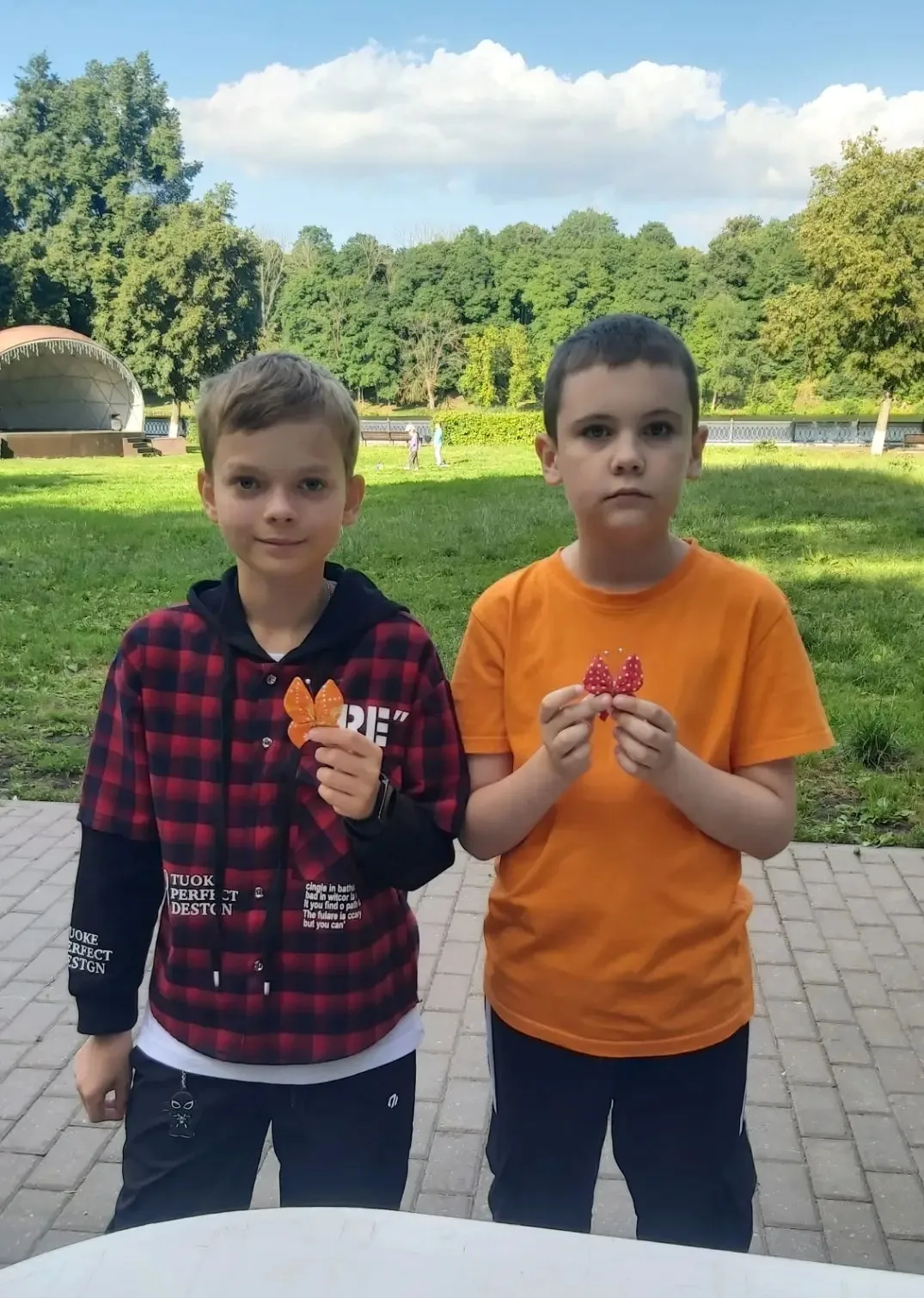 Летом, во время каникул,  на «Газоне» прошла творческая мастерская, где участники могли...