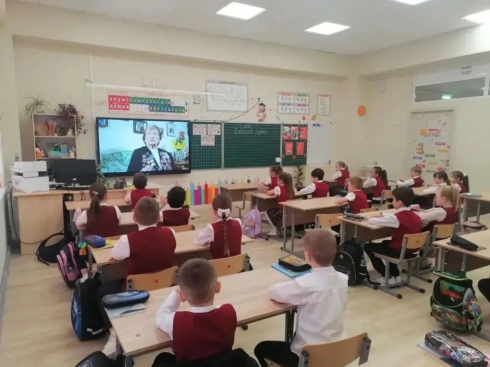 🕊️В образовательных организациях Ставрополья прошли «Разговоры о важном» о песнях воен...