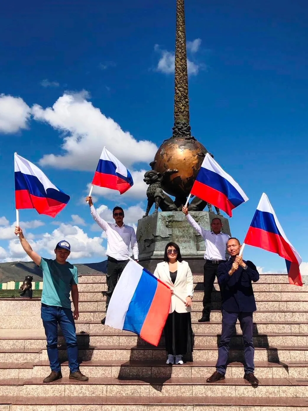 🇷🇺 Дорогие друзья, земляки! Сегодня вся страна отмечает День Государственного флага Р...
