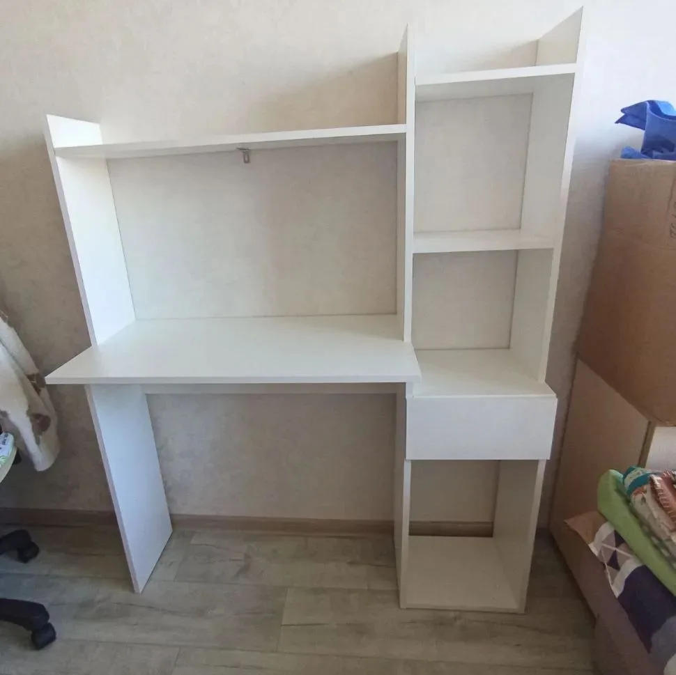 Продам стол компьютерный, письменный.