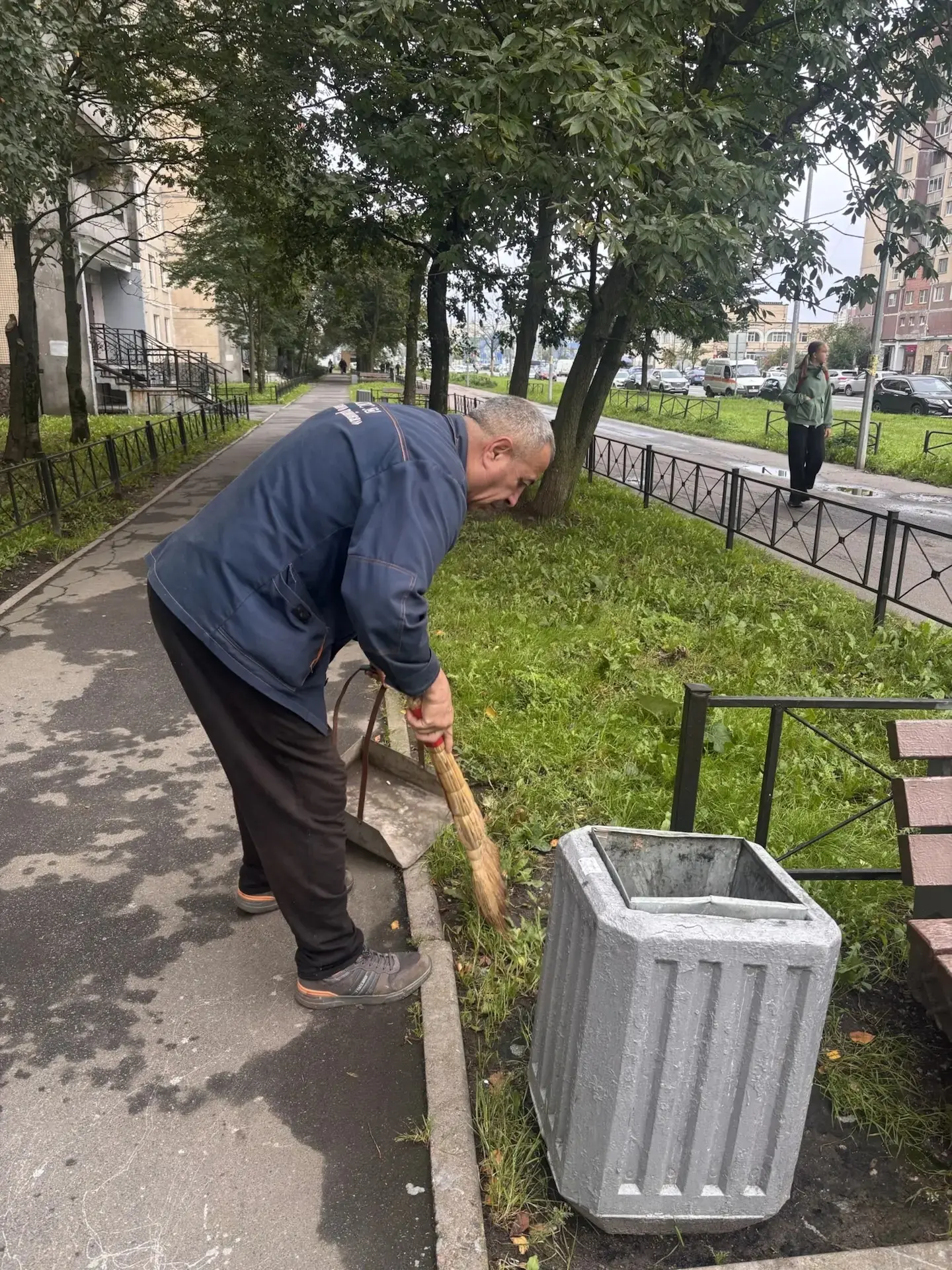 Утро 3 сентября. Осень только началась, а район уже живёт в привычном рабочем ритме.