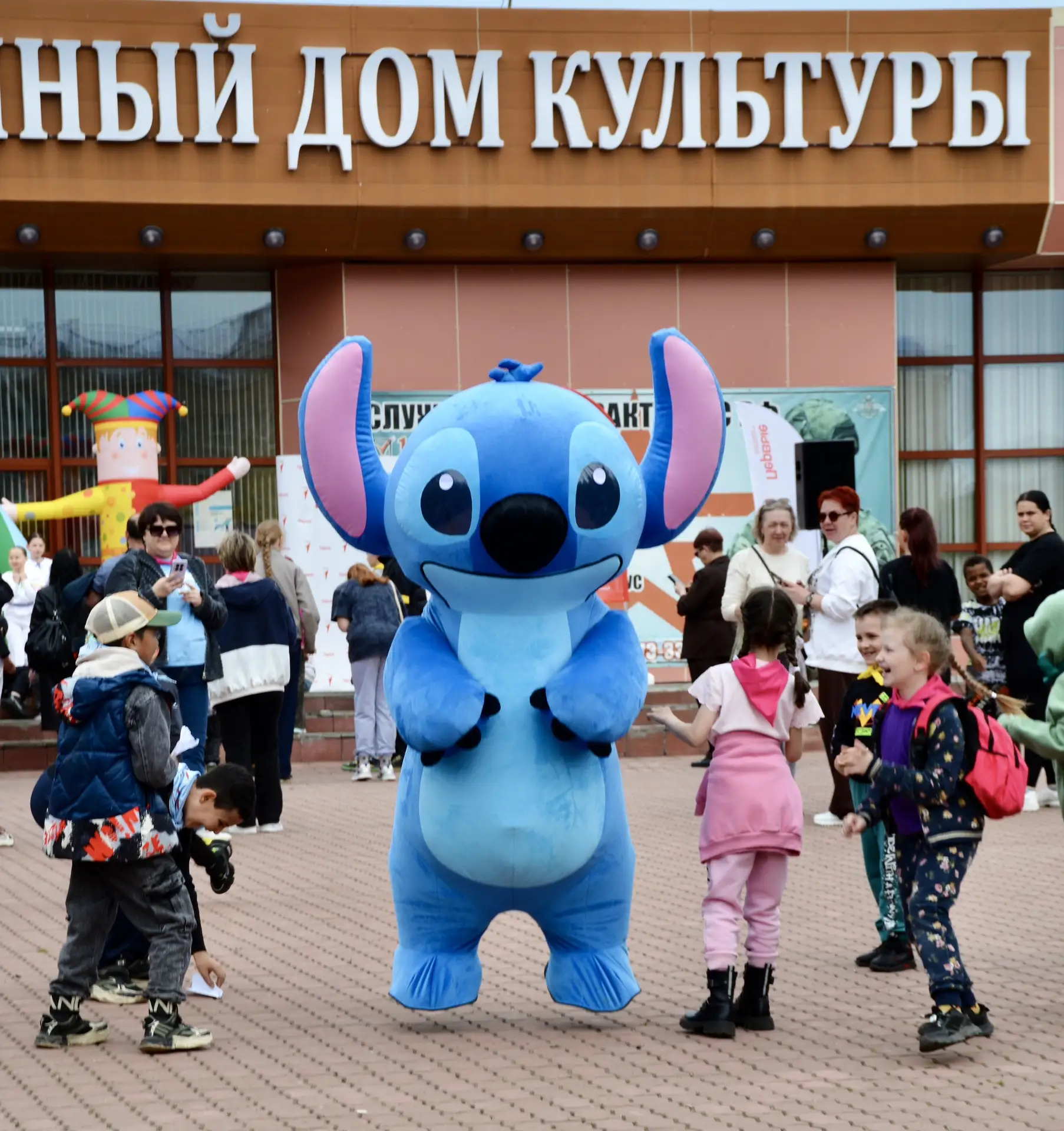 Яркое лето начинается с улыбок детей!