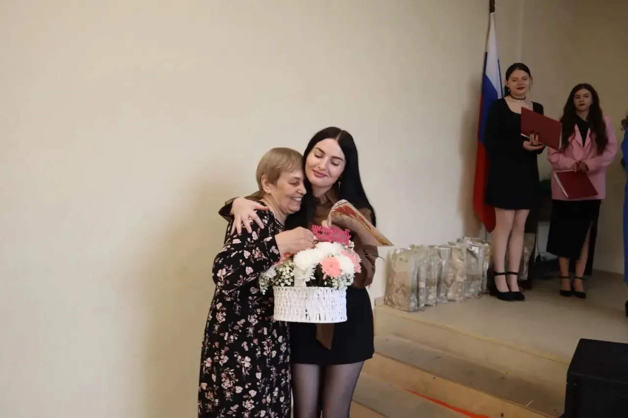 Сегодня в школах Поронайского района прошли торжественные линейки, посвященные празднику «Последний 