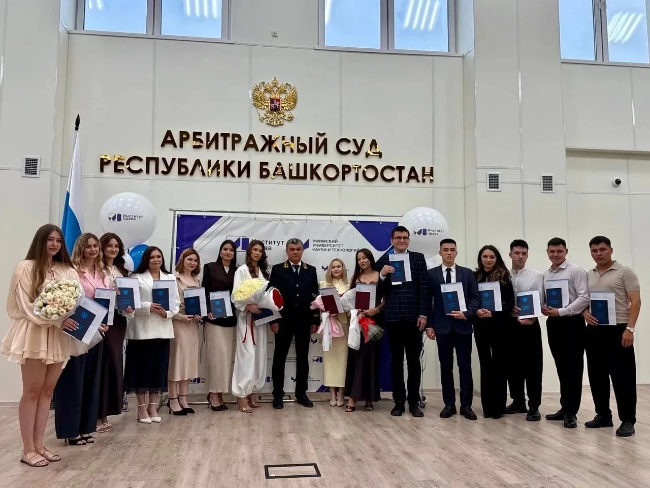 ✨Столько счастливых моментов с вручения дипломов, что остановиться просто невозможно.