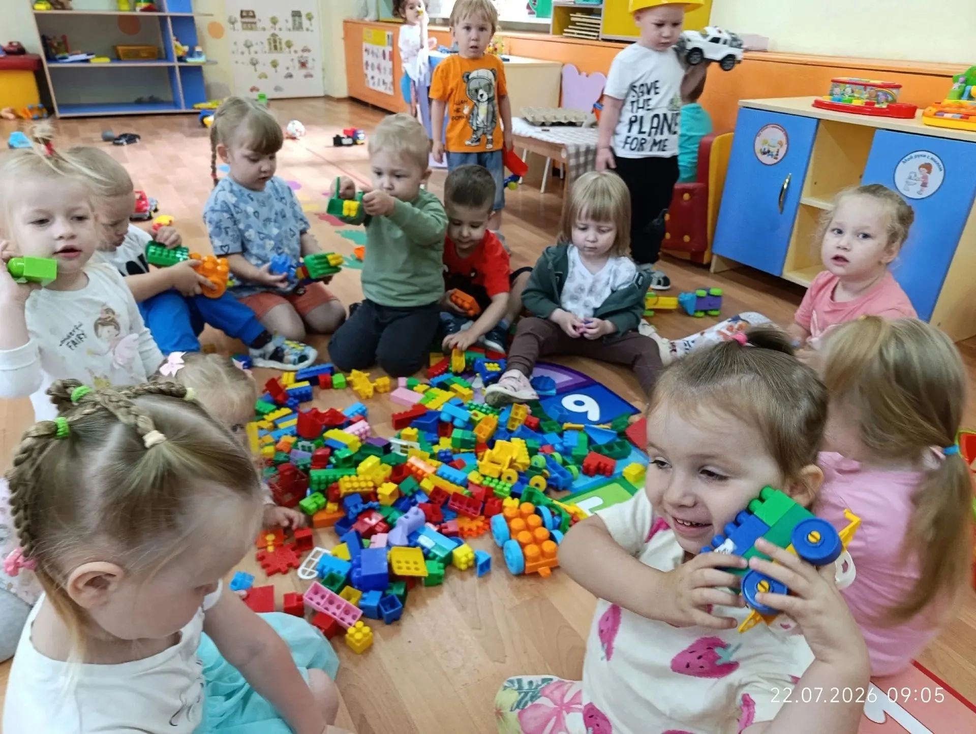 🧩Наши малыши погрузились в удивительный мир конструирования!

В маленьких ручках обычные пластиковы