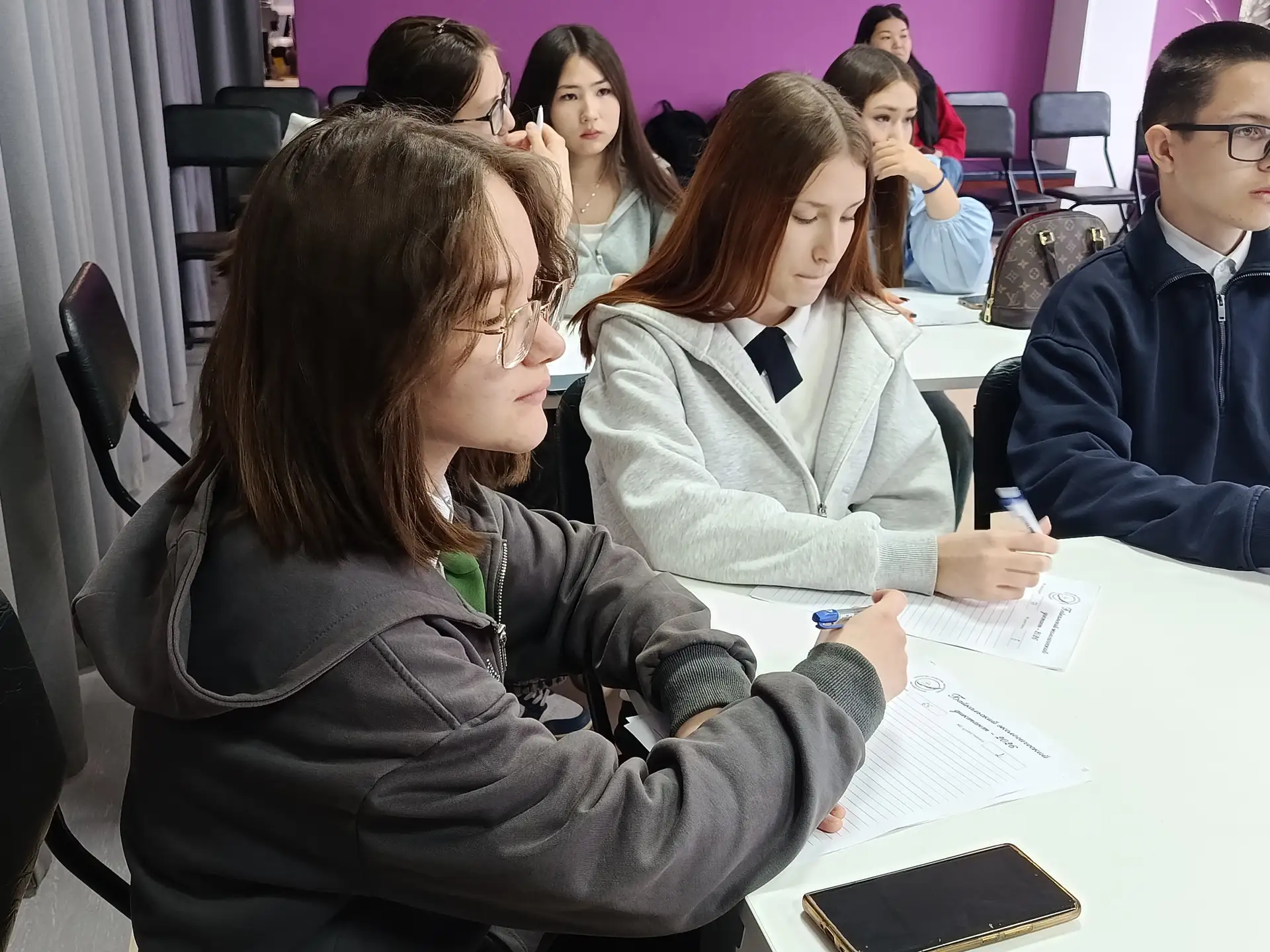 🖌️    Тематические диктанты - это просветительские акции, которые проходят по всей России. Участвова