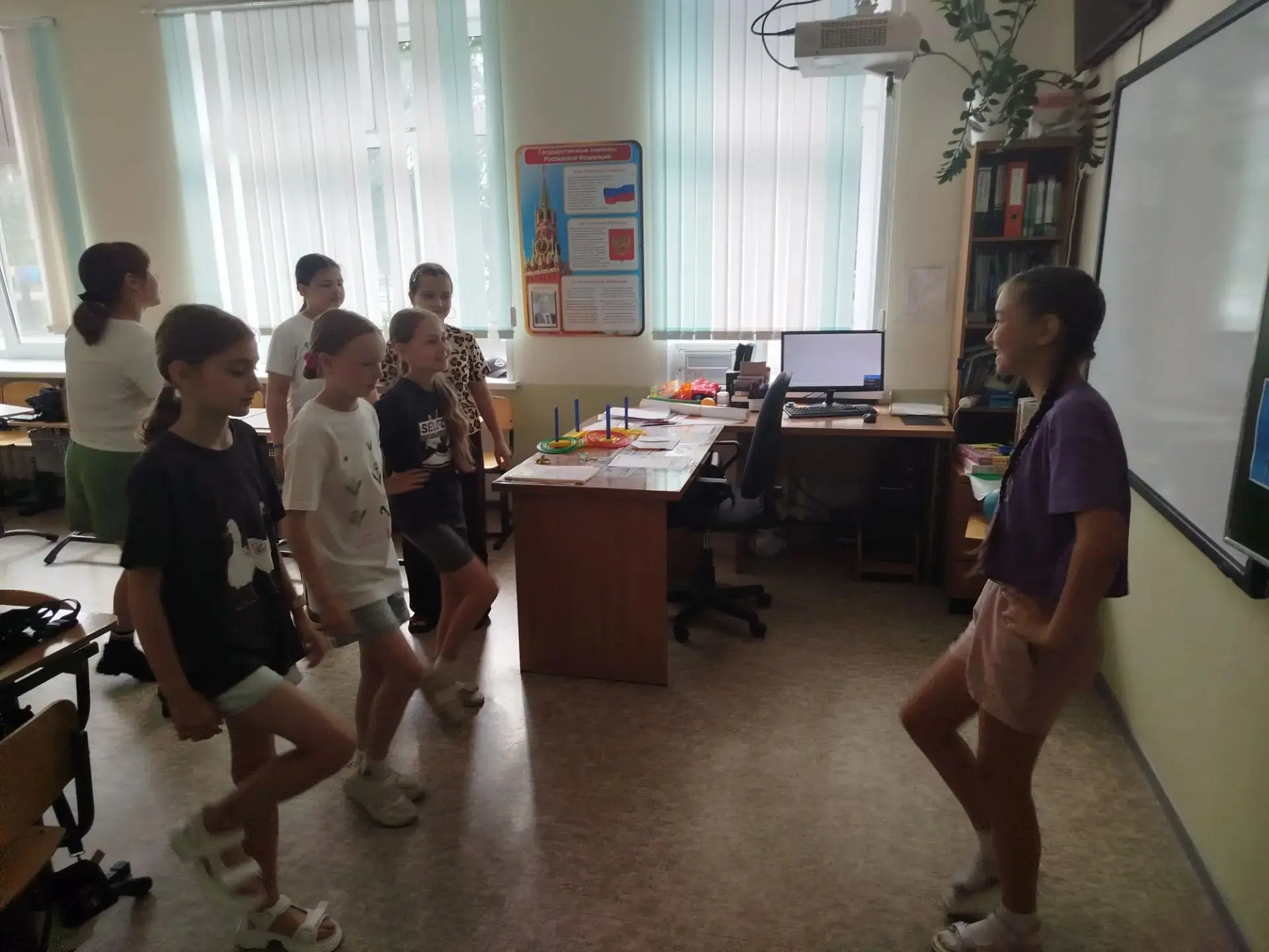 Четырнадцатый день в пришкольном лагере МАОУ СОШ №5 г. Ишима доказал: даже дождливая погода — не пом