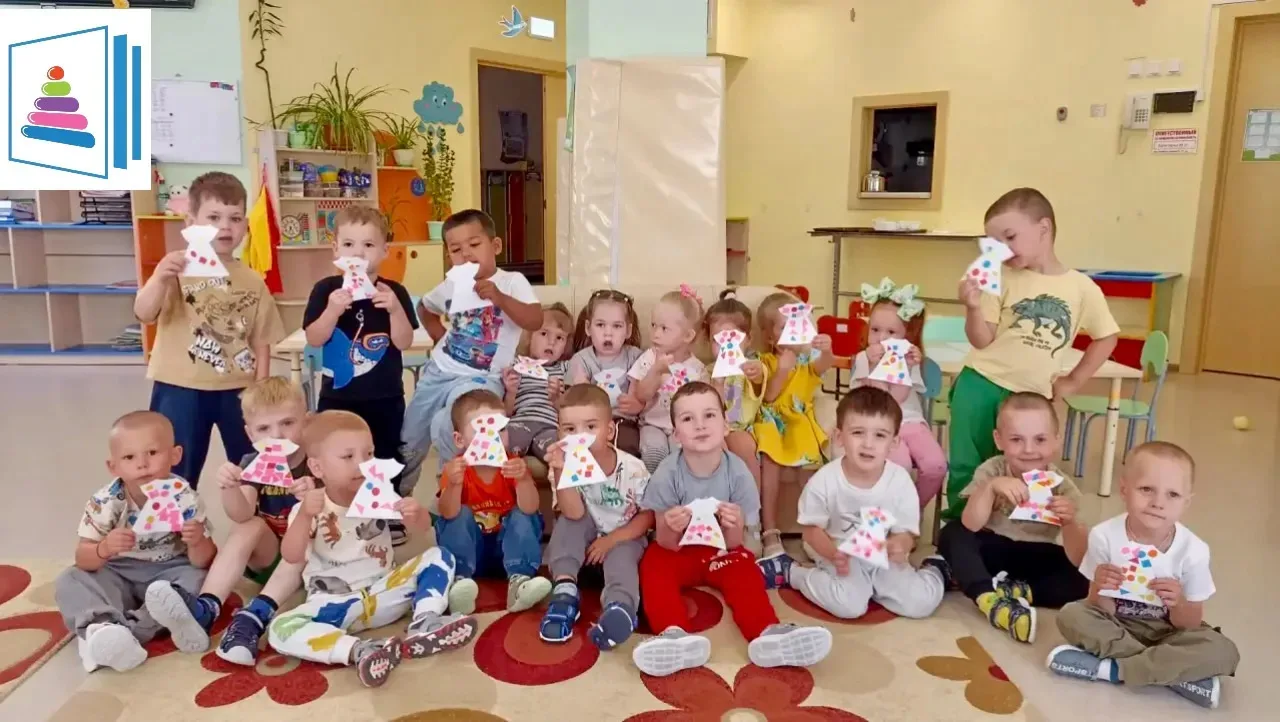 Мы создали свой первый орнамент! ✨

Сегодня на занятии наши ребята почувствовали себя настоящими худ