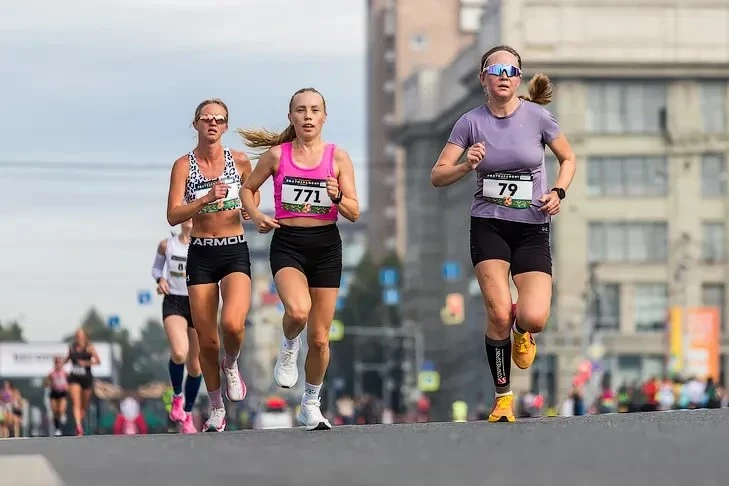 Побегут, но по-другому 🏃 Сибирский фестиваль бега‑2026: новая дистанция и изменённый м...