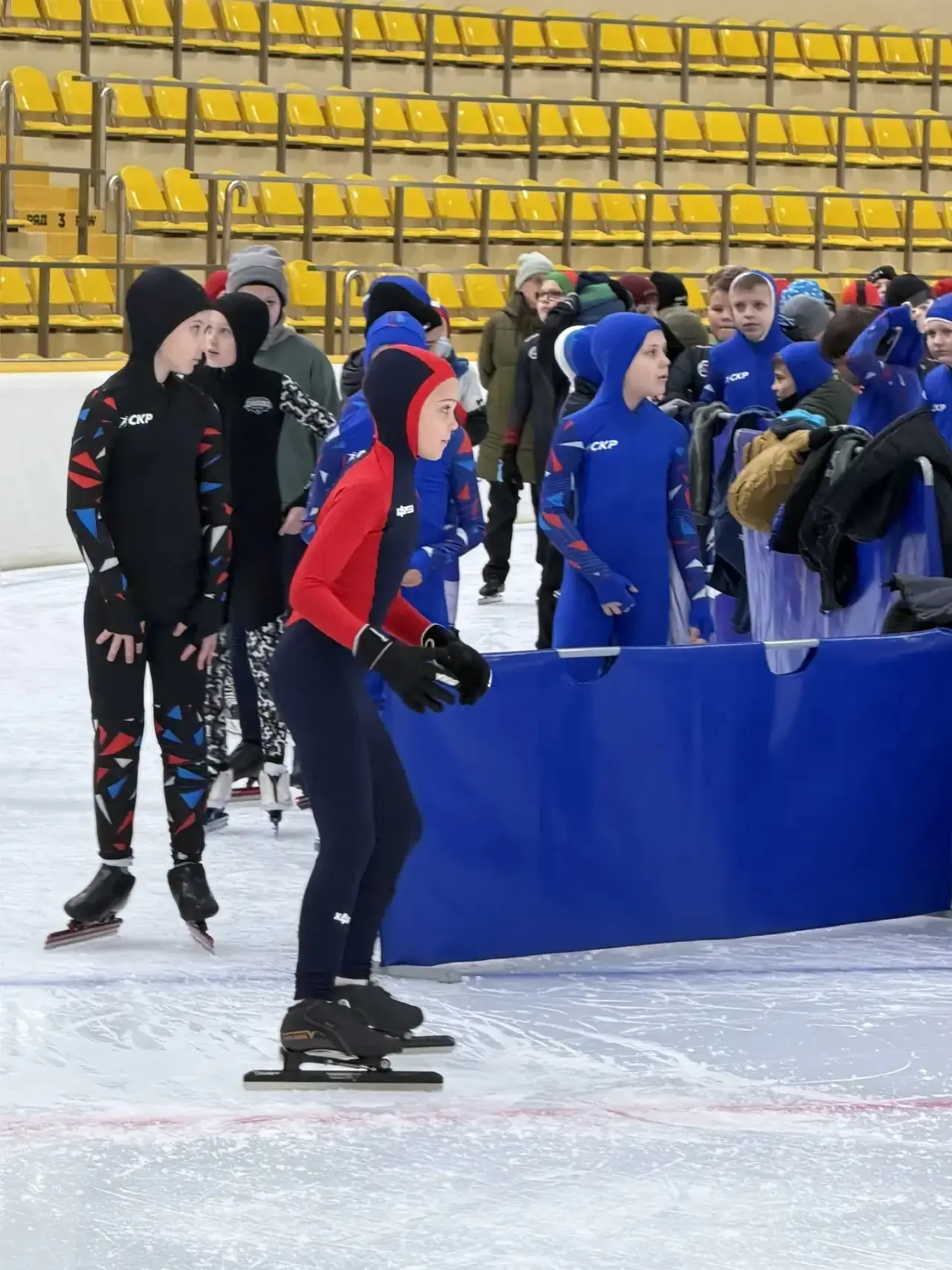 Успехи на льду ⛸  В конце марта ученик 3 класса «К» Болтромюк Марк занял 11 место среди 30 участнико
