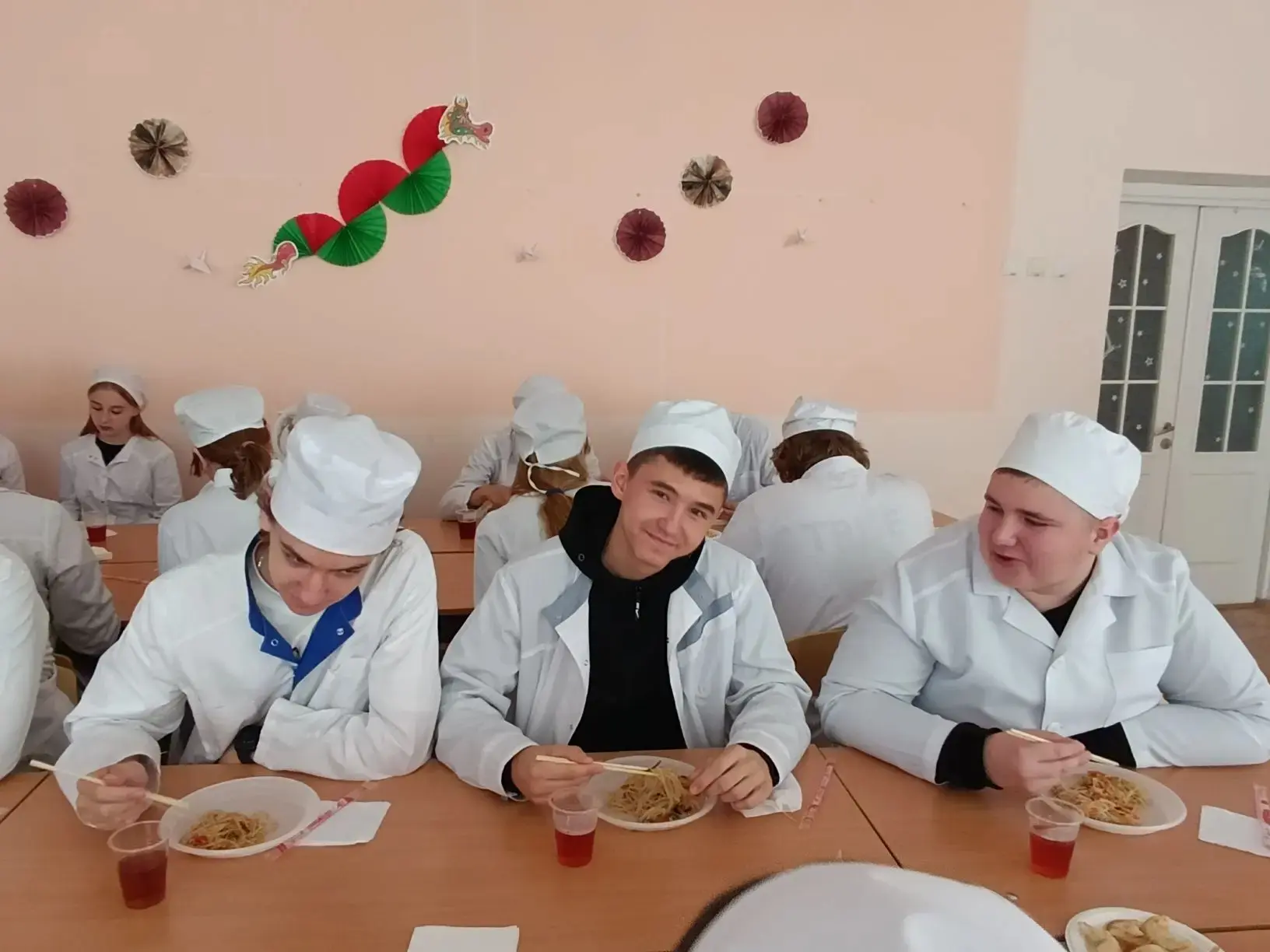 🍜 БЕРДЯНСКИЙ МЕДИЦИНСКИЙ КОЛЛЕДЖ: СТУДЕНТЫ ПОЗНАКОМИЛИСЬ С ТРАДИЦИЯМИ КИТАЙСКОЙ КУХНИ ...