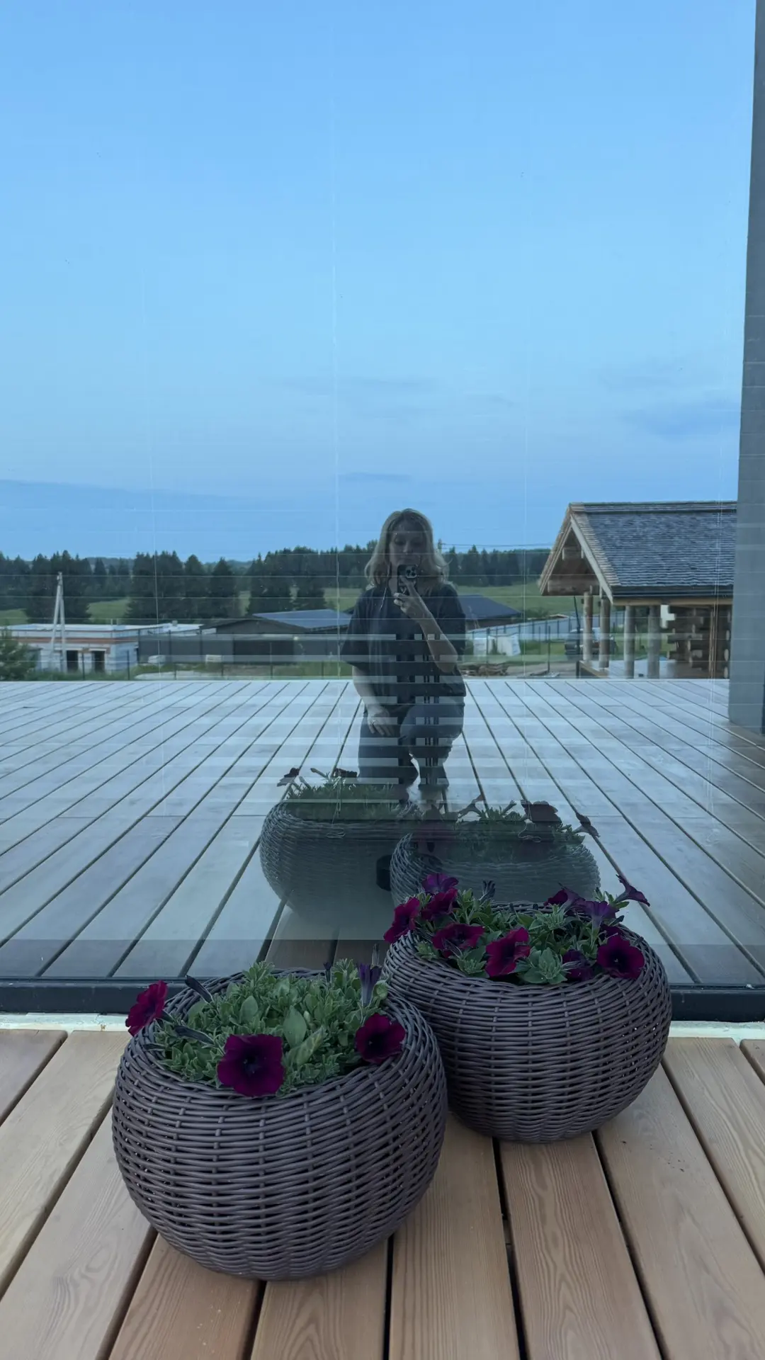 Наша соседка делает такие чудесные кашпо 🌸
Теперь они есть и у нас