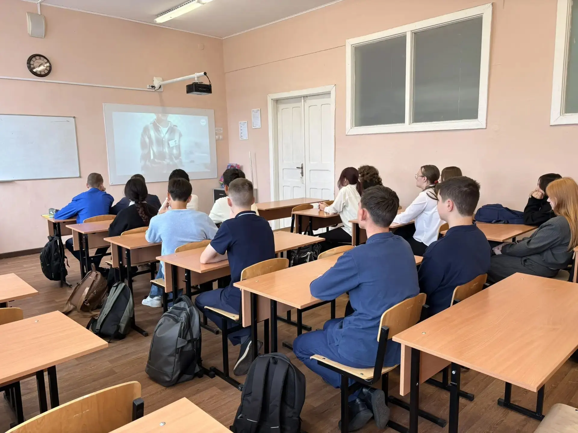 3 сентября в школах стартовал новый сезон профориентационного курса «Россия — мои гориз...