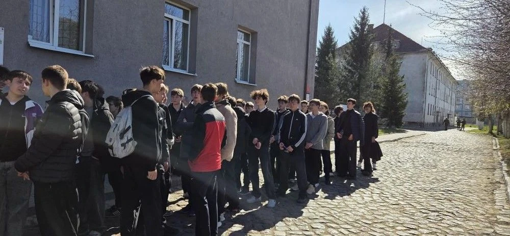 Для десятиклассников состоялся День призывника  Сегодня на базе войсковой части прошла военно-патрио