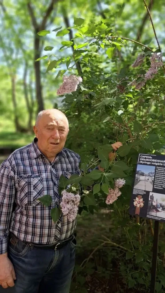 🕯️ Наш дендрарий посетил почётный гражданин города Иванова Лазарь Матусович Иссерзон.
Он пришёл нак