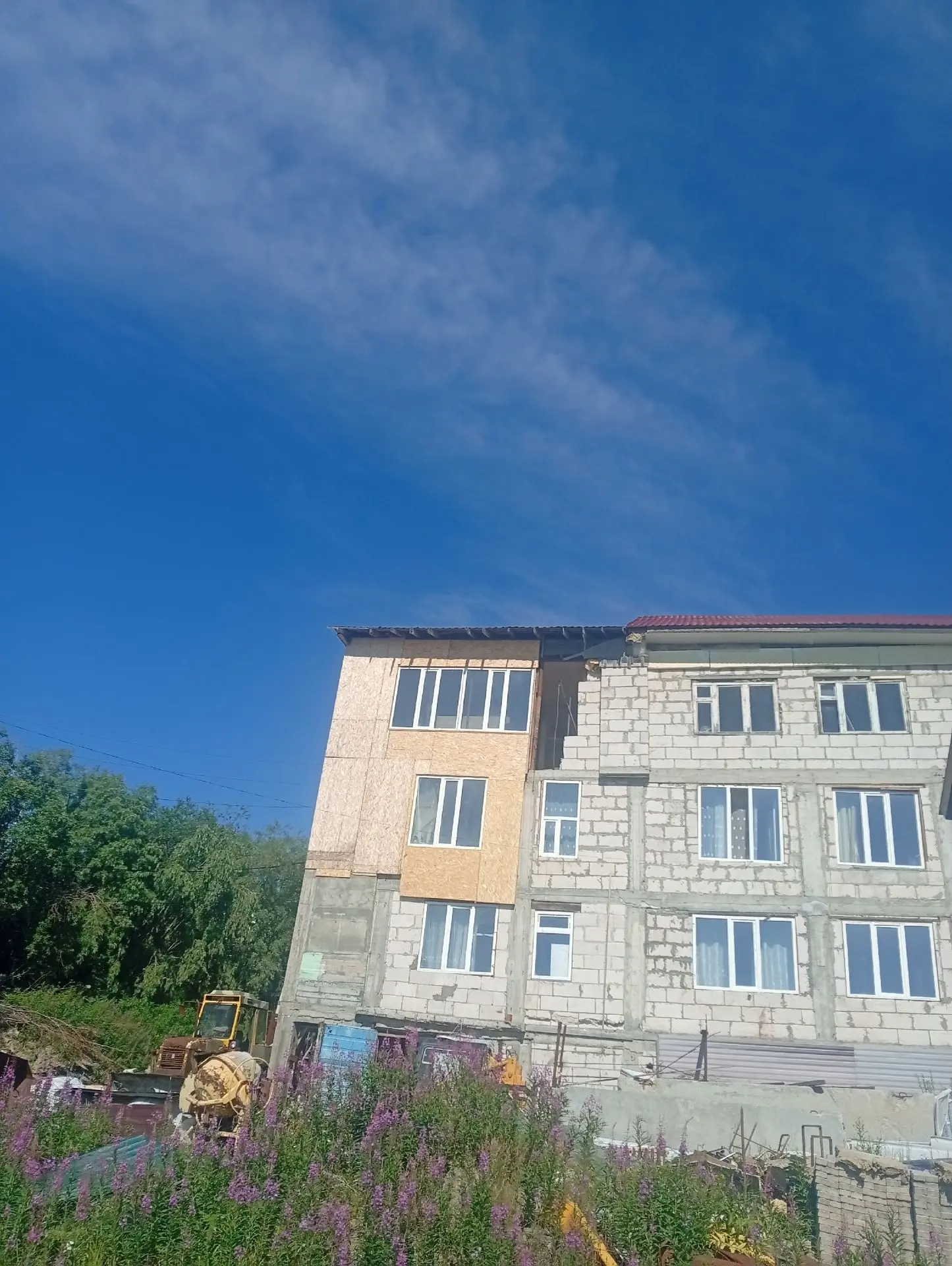 💭  Подписички пишут: Уважаемая администрация города! Когда же вы снесёте этот дом? Хоз...
