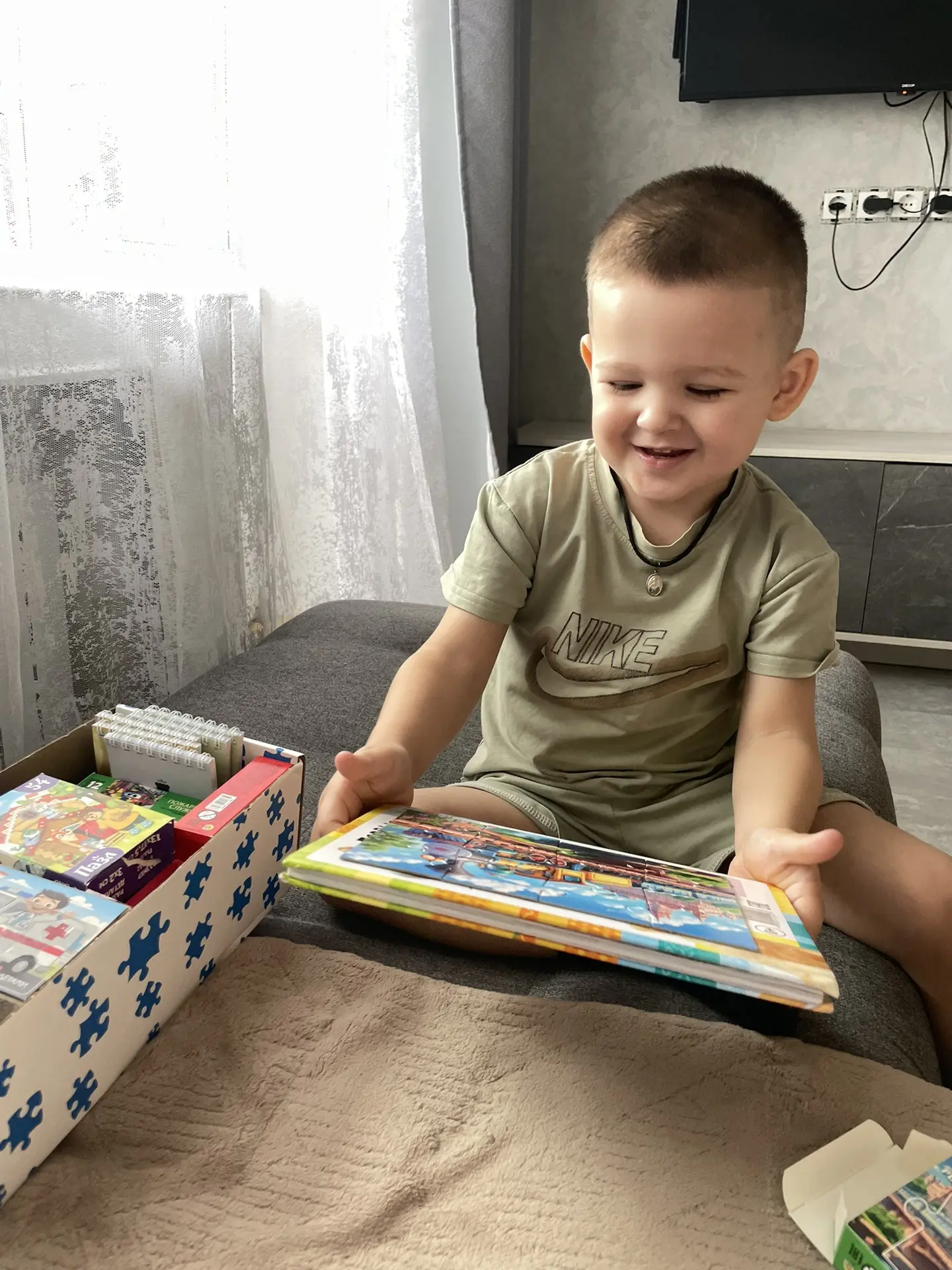 Ходили сегодня в поликлинику, чтобы продлили больничный, и назначили новый план лечения…