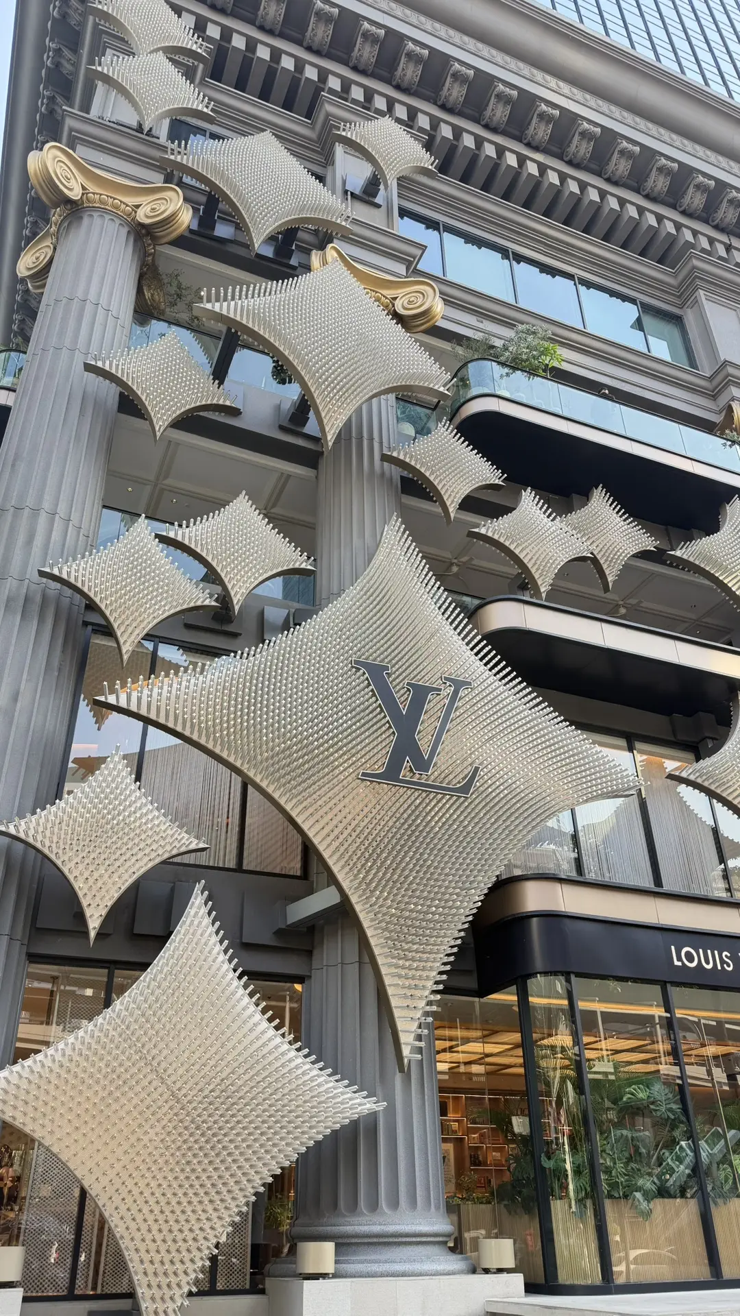 Прикоснитесь к истории роскоши в Бангкоке… и получите мини-подарок! 👜✨