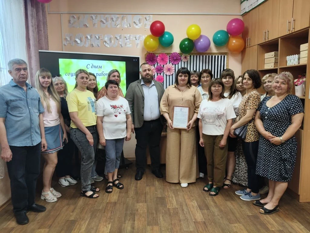 Встреча коллектива Свердловского комплексного центра с депутатом Народного Совета Луган...