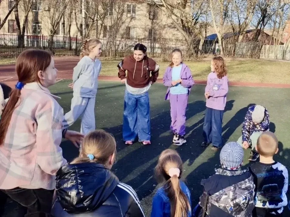 ПРОСТО КЛАСС наши каникулы   🤩 Не «скучное сидение дома», а настоящий весенний движ! Традиционно на 